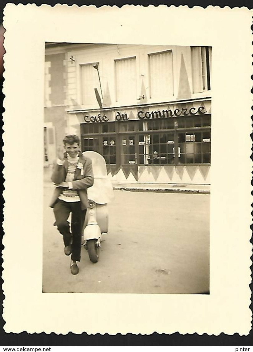 MOTO Ancienne - BEAUNE LA ROLANDE - Place Du Marché -  Format 10.5 X 8 Cm - Motos