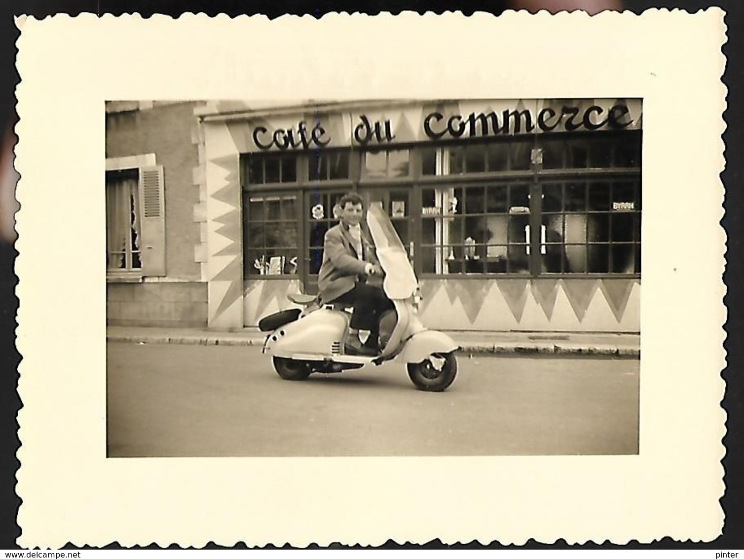 MOTO Ancienne - BEAUNE LA ROLANDE - Place Du Marché -  Format 10.5 X 8 Cm - Motos