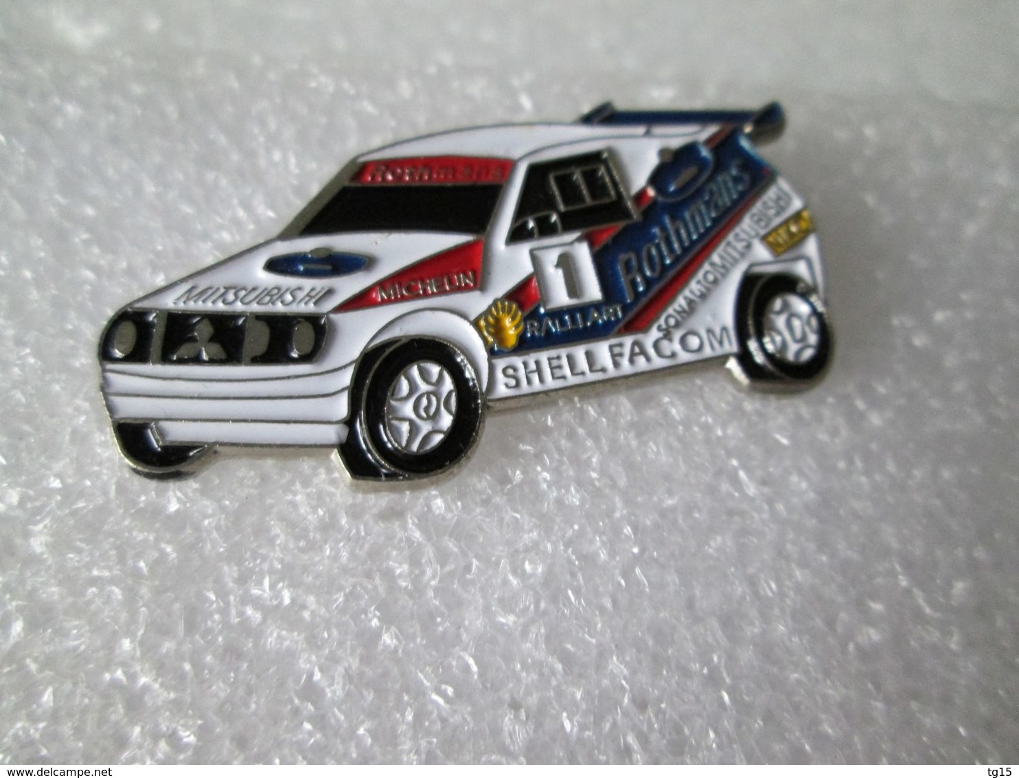 PIN'S   ROTHMANS   MITSUBISHI  PAJERO  PARIS DAKAR - Mitsubishi