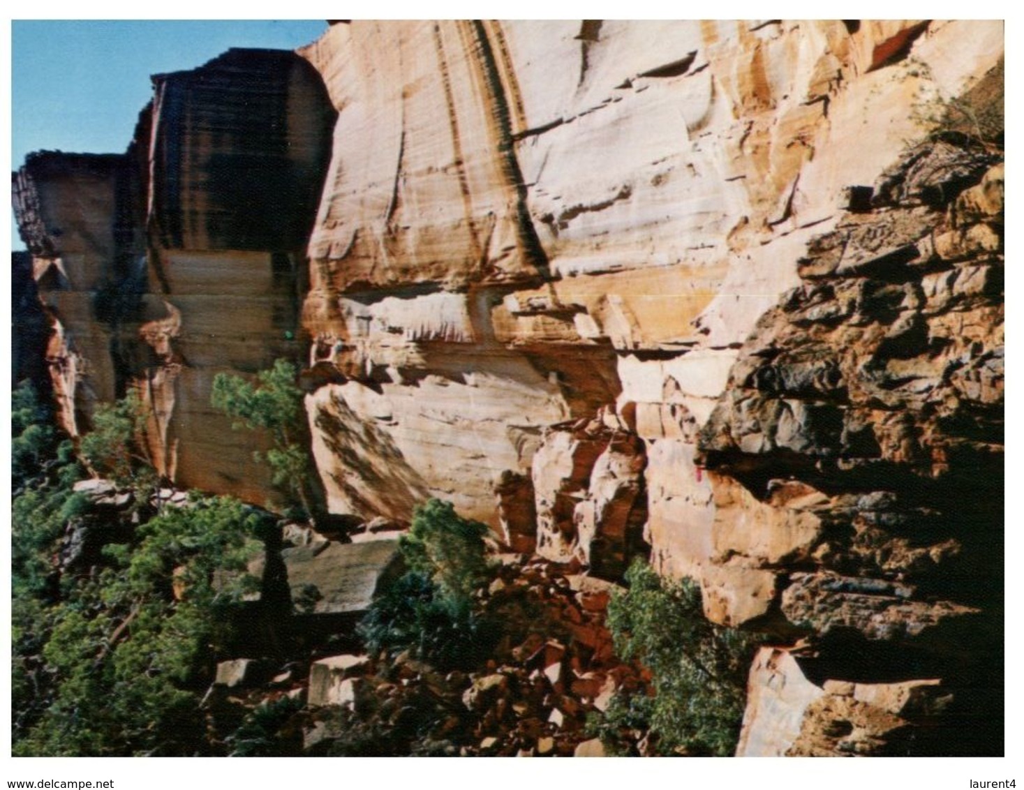 (F 16) Australia - NT - King's Canyon North Wall - Unclassified