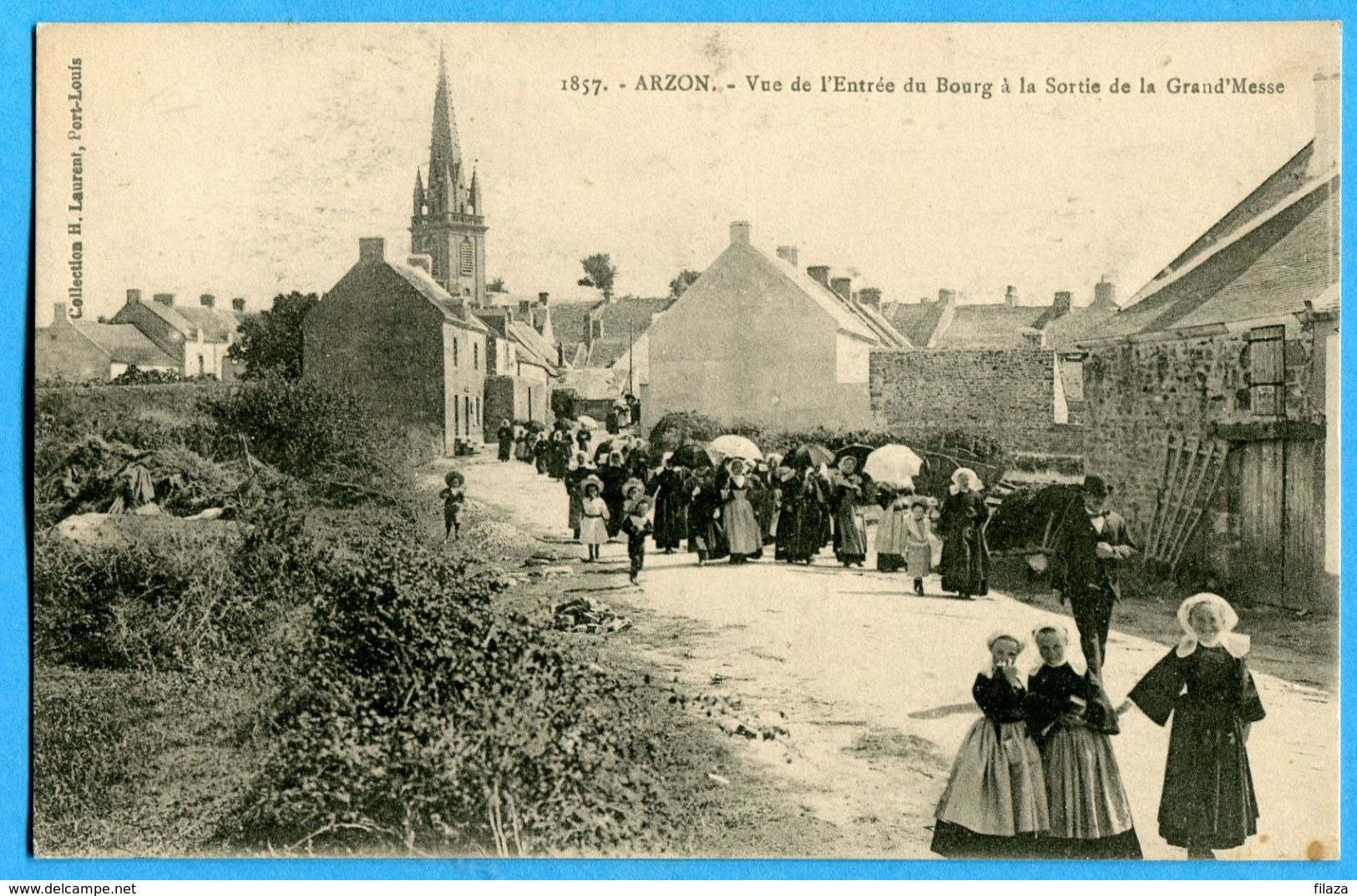 56 -  Morbihan - Arzon Vue De L'Entree Du Bourg A La Sortie De La Grand'Messe (N1200) - Arzon