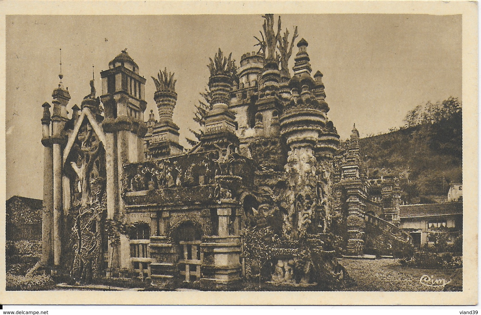 Hauterives - Palais Idéal : Façade Sud - Hauterives