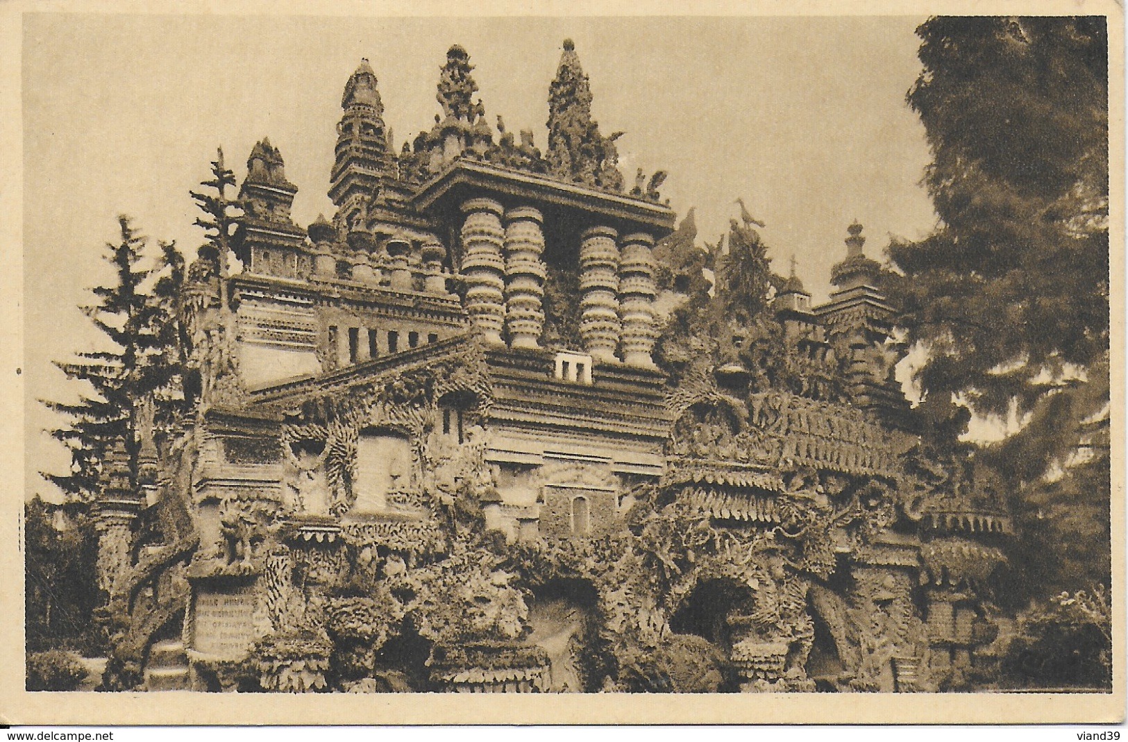 Hauterives - Palais Idéal : Façade Nord - Hauterives