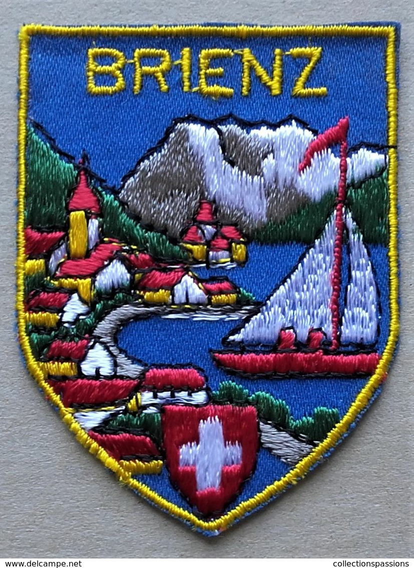 - Ecusson En Tissu De Pays Et Villes - SUISSE - BRIENZ - - Patches