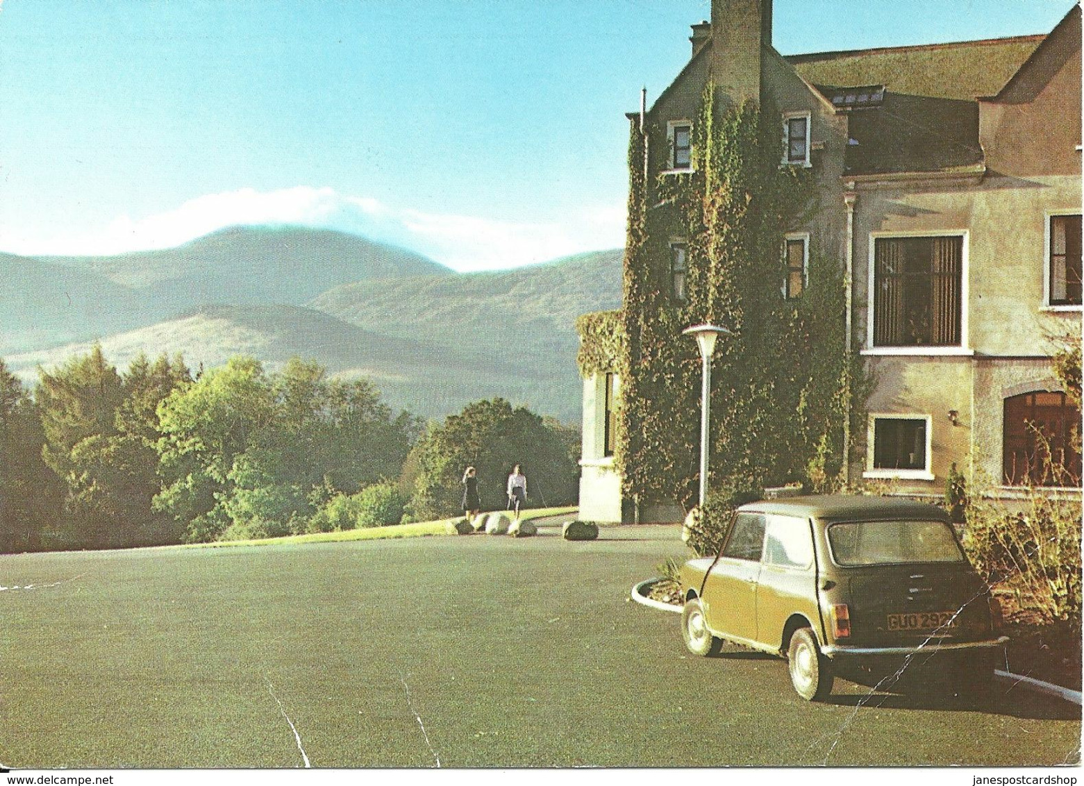 COLOURED POSTCARD - THE ENNISKEEN HOTEL - NEWCASTLE - COUNTY DOWN - SHOWING MINI CAR - Down