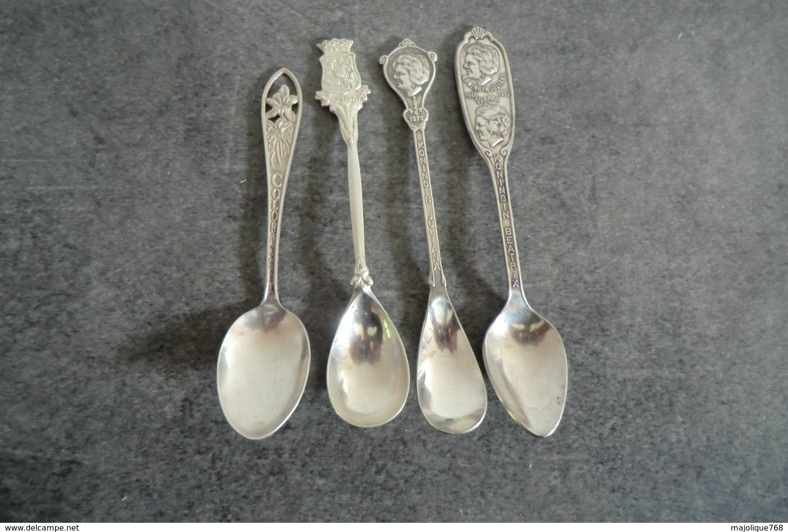 Lot De 4 Petites Cuillères En Argent - - Löffel