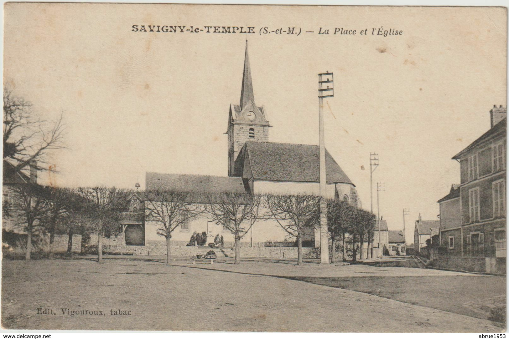 Savigny-le-Temple-La Place Et -L'Eglise--(D.8050) - Savigny Le Temple