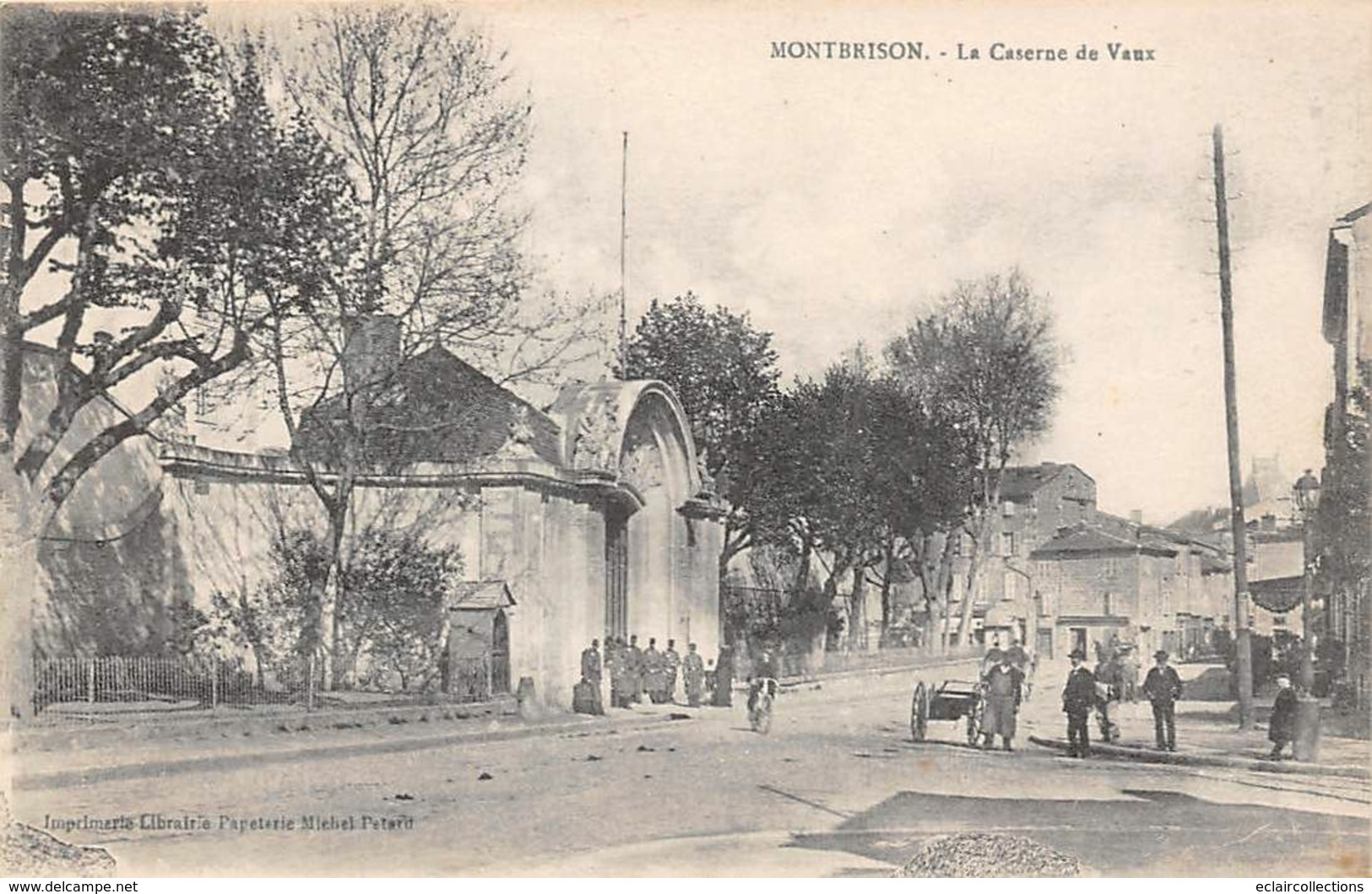 Montbrison      42         La Caserne De Vaux          (voir Scan) - Montbrison