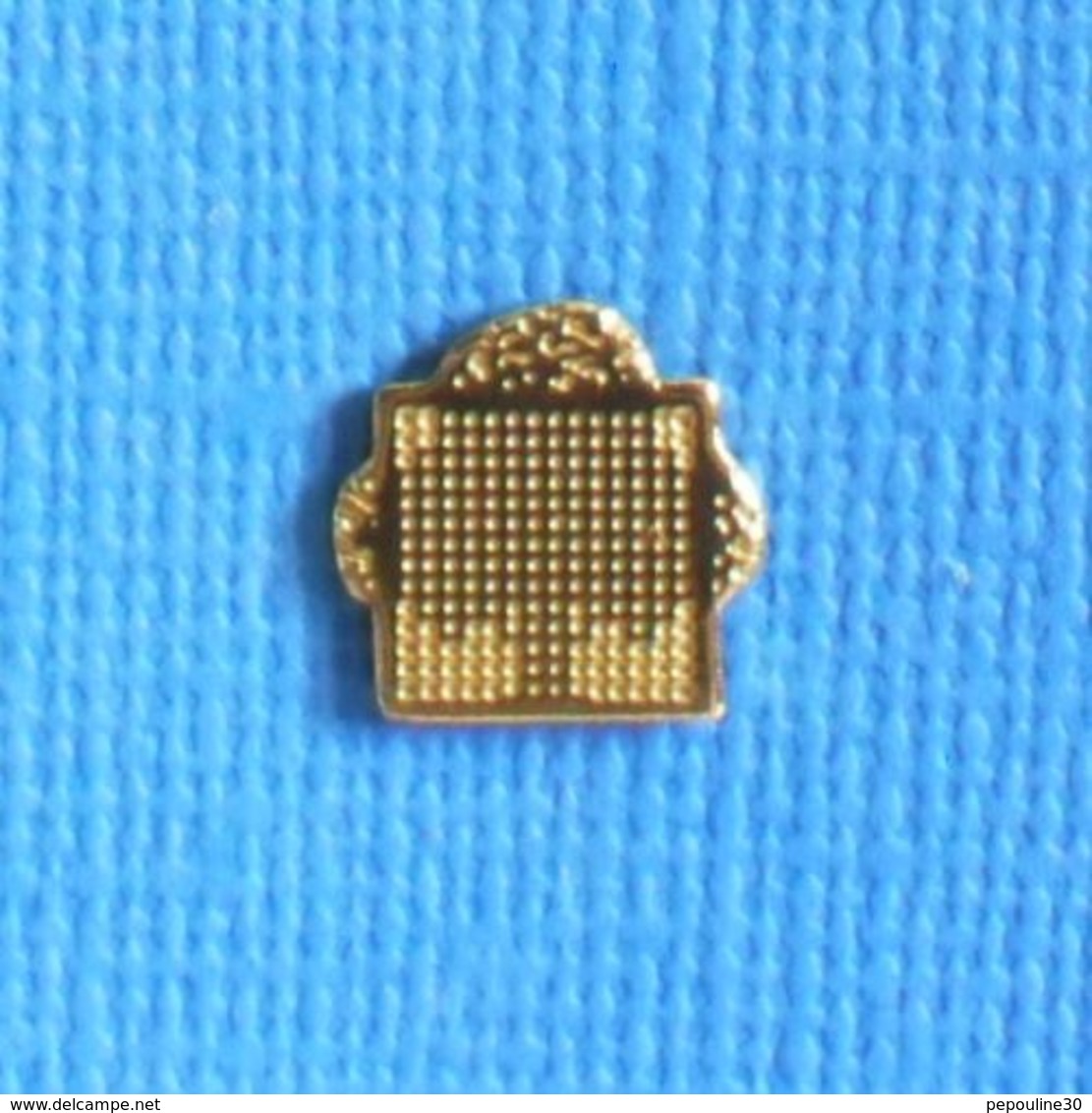 1 PIN'S //  ** ANCIEN LOGO / BULL INFORMATIQUE ** - Informática