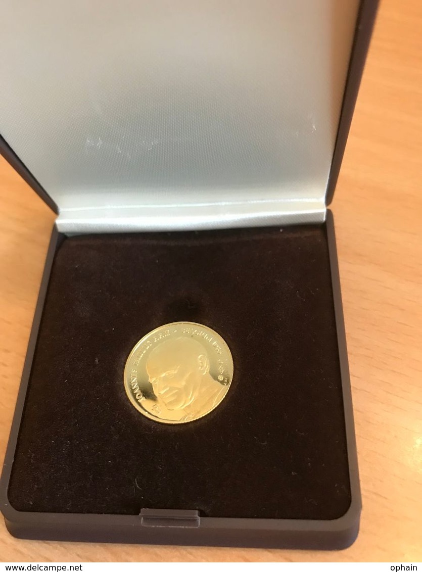 Médaille Jean-Paul II - Voyage En Belgique En 1985 - Neuve, Dans Son Coffret D'origine - Dorée - Ref D4085 - Monarquía / Nobleza