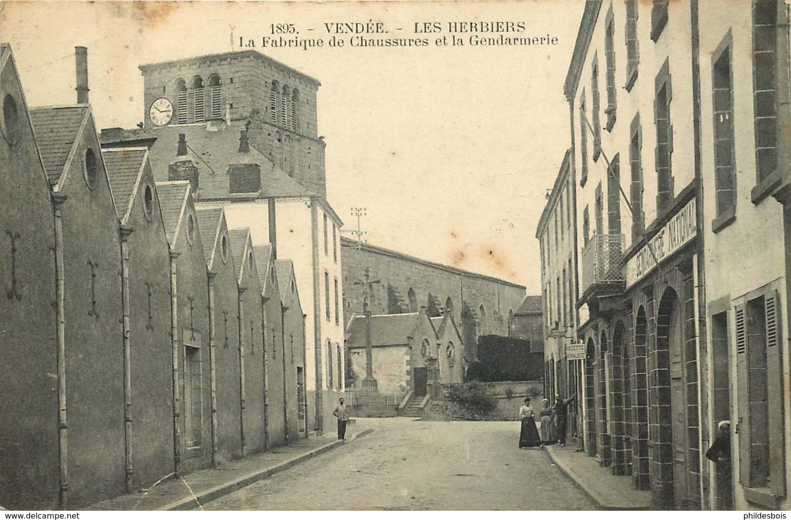 VENDEE  LES HERBIERS  La Fabrique De Chaussures Et La Gendarmerie - Les Herbiers