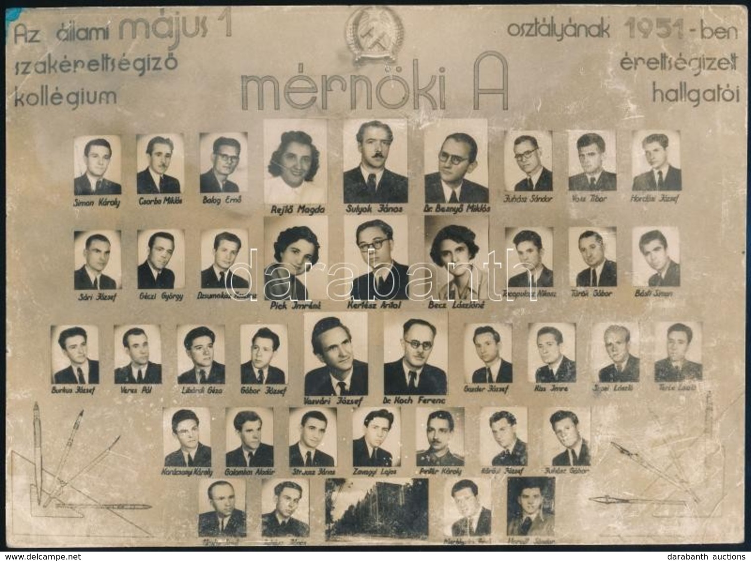 1951 Az állami Május 1. Szakérettségiző Kollégium Mérnöki A Osztályának Kistablója, Nevesített Portrékkal, Kopottas Felü - Other & Unclassified