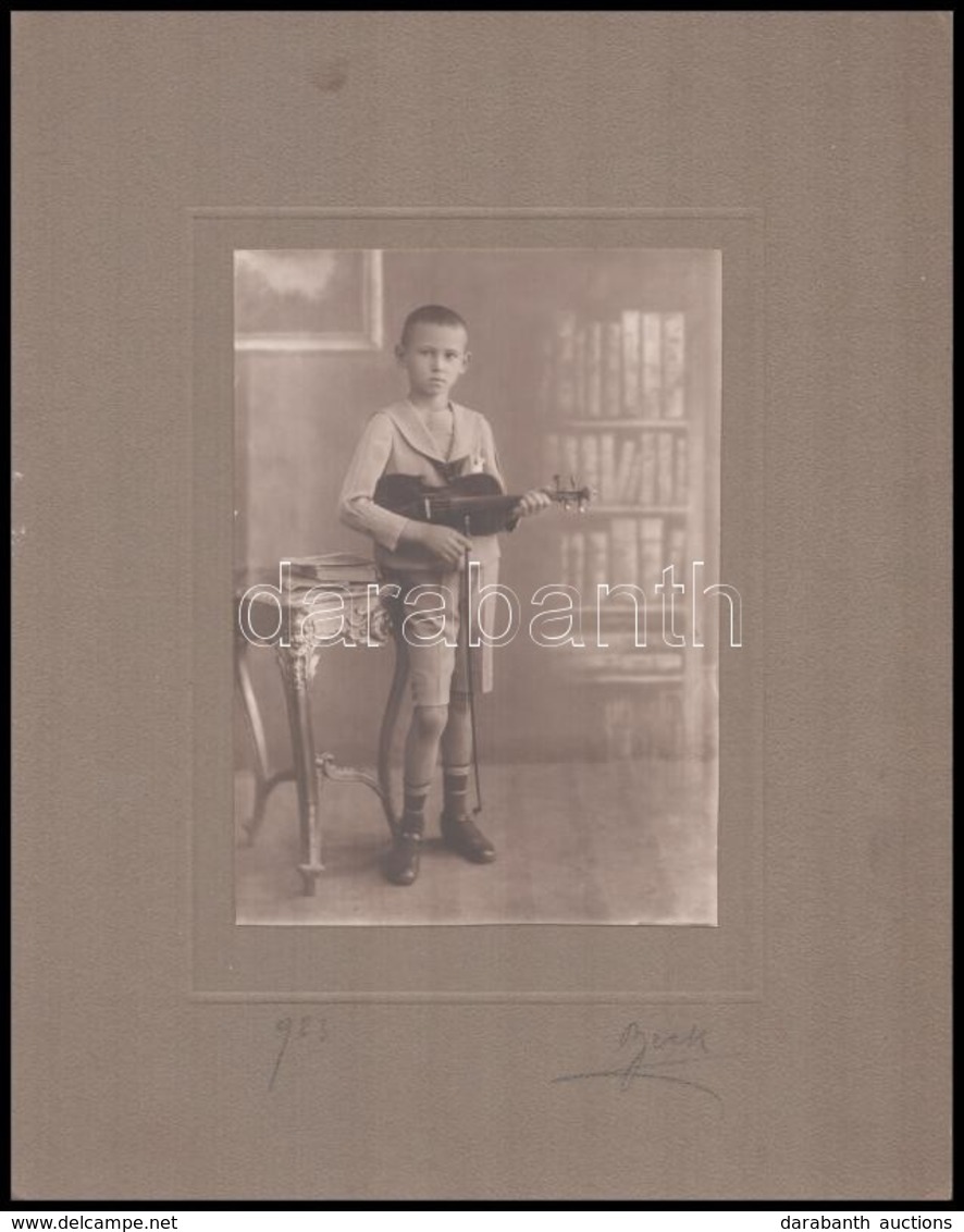 Cca 1923 Fiú Hegedűvel, Kartonra Ragasztott Fotó, 15,5x11,5 Cm - Other & Unclassified