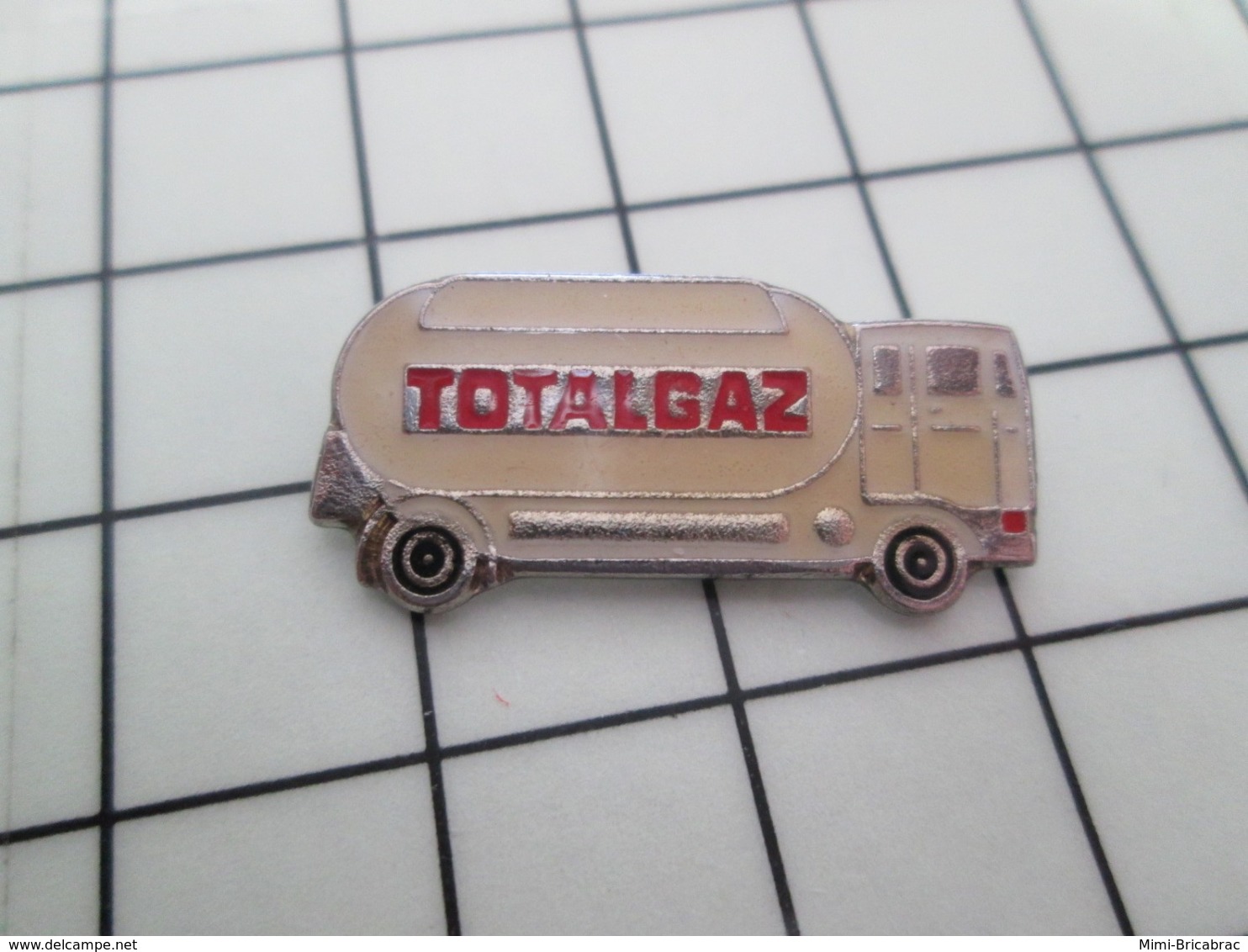 920 Pin's Pins / Beau Et Rare / THEME : CARBURANTS / CAMION CITERNE TOTALGAZ - Carburants