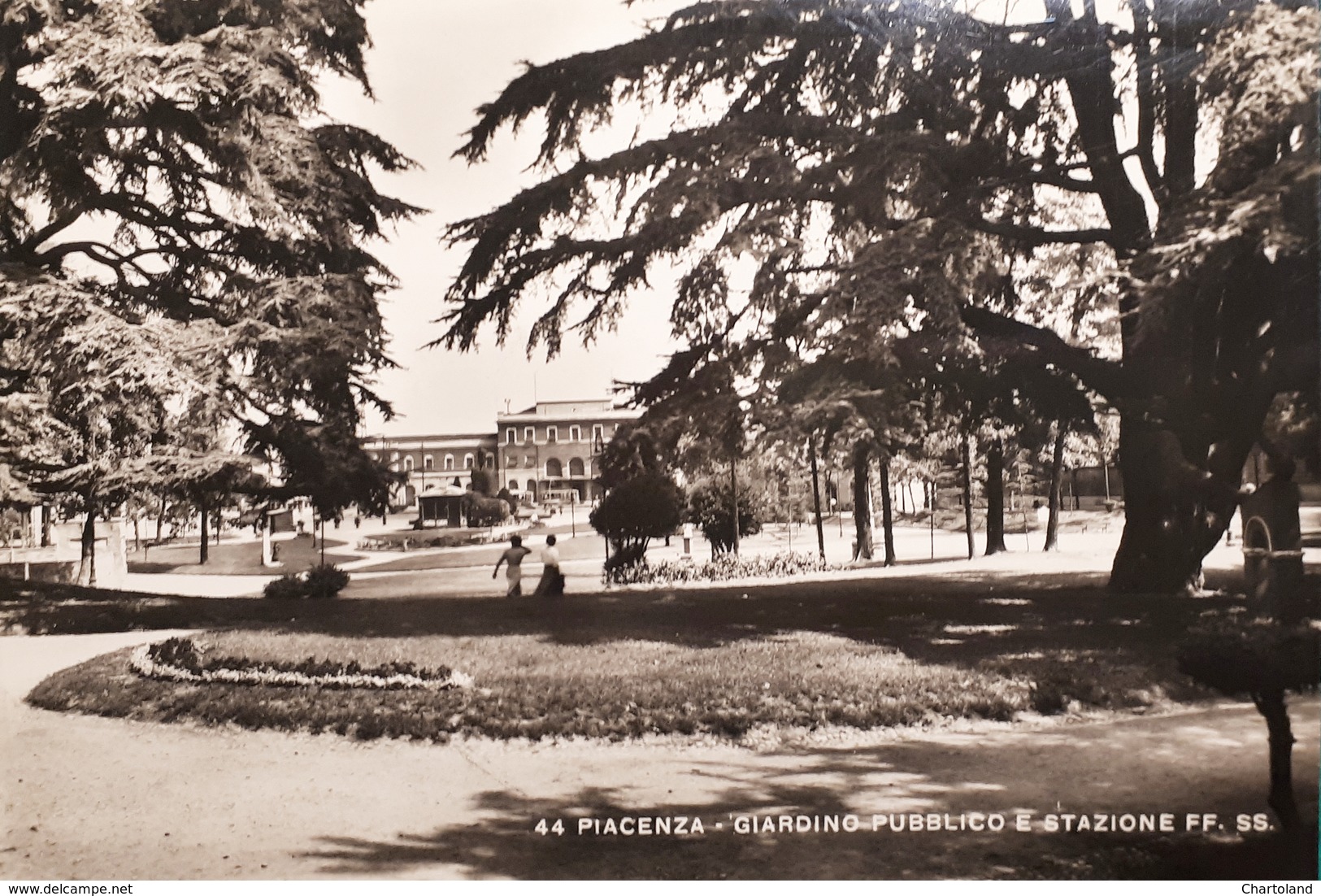 Cartolina - Piacenza - Giardino Pubblico E Stazione FF. SS. - 1960 Ca. - Piacenza