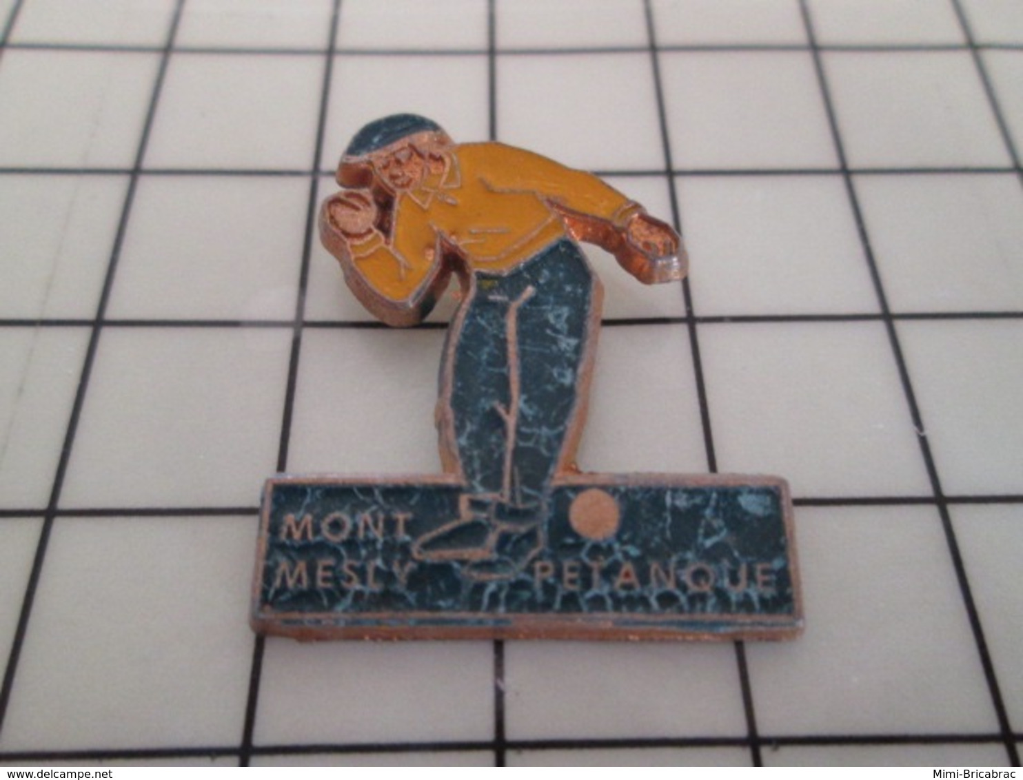 1419 Pin's Pins / Beau Et Rare / THEME : SPORTS / PETANQUE CLUB MONT MESLY - Pétanque