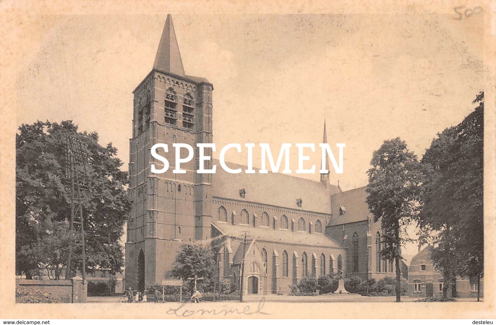 Kerk Met Oorlogsmonument - Lommel - Lommel