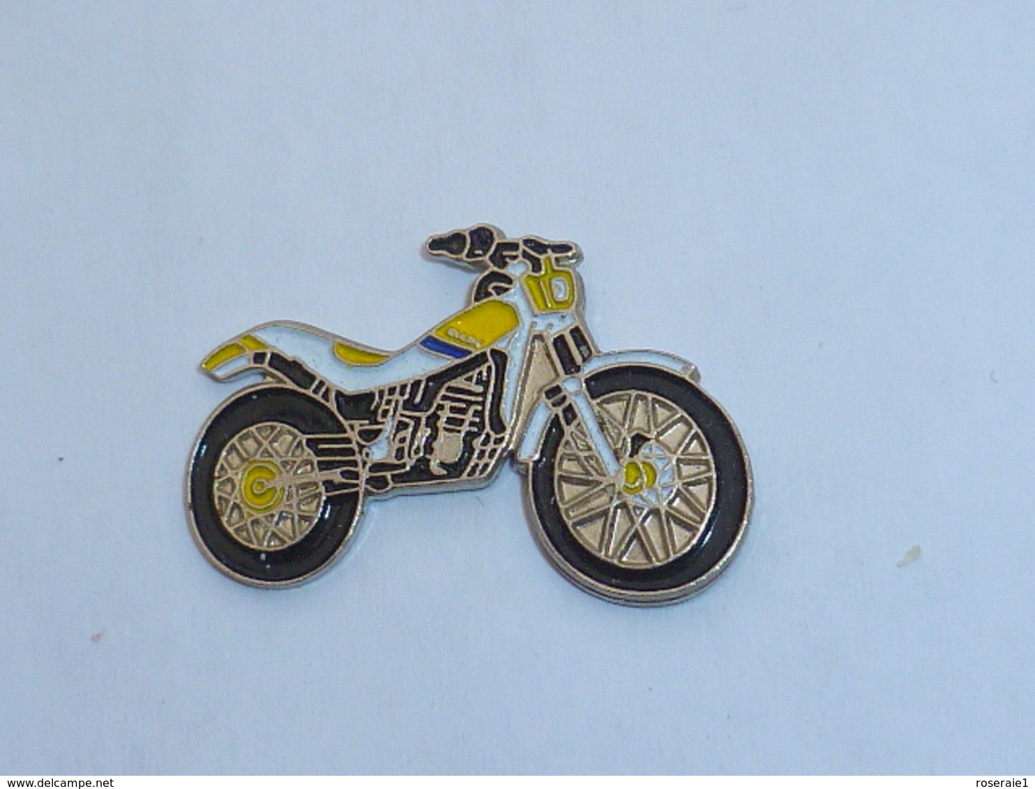 Pin's MOTO 107 - Motorfietsen