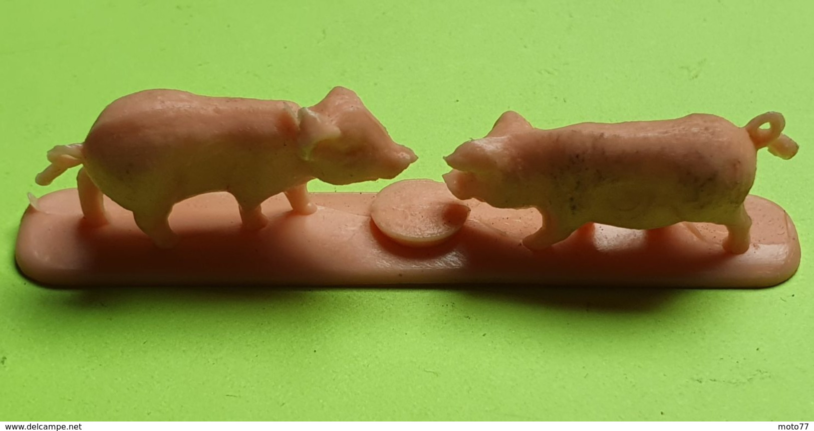 Figurine Jouet COCHONS - Publicité LA ROCHE AUX FÉES - Environ 7 X 2 Cm - Matière Plastique - Etat D'usage - Années 1970 - Pigs