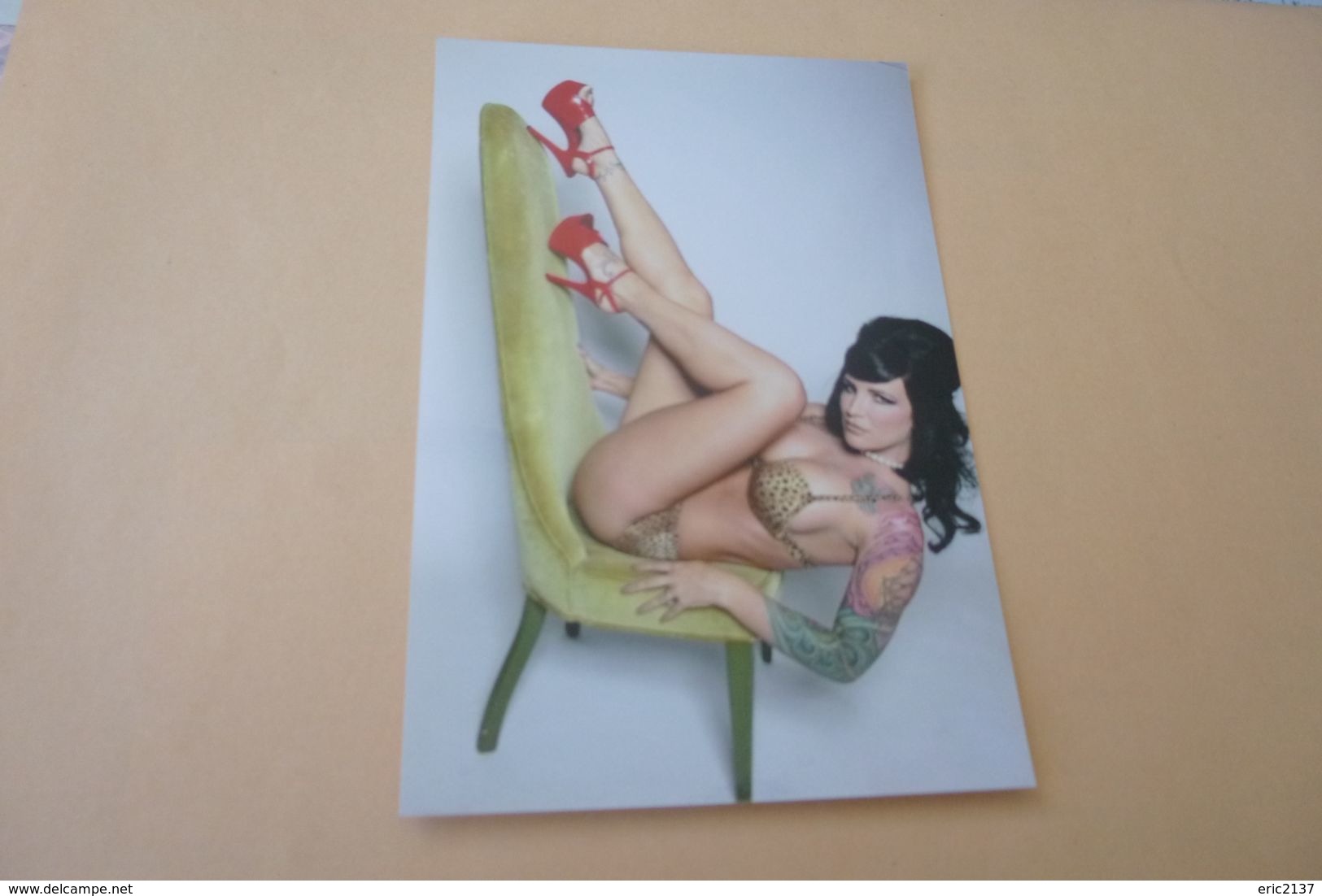 BELLE FEMME DENUDEE....SEXY....TATOUEE - Pin-ups