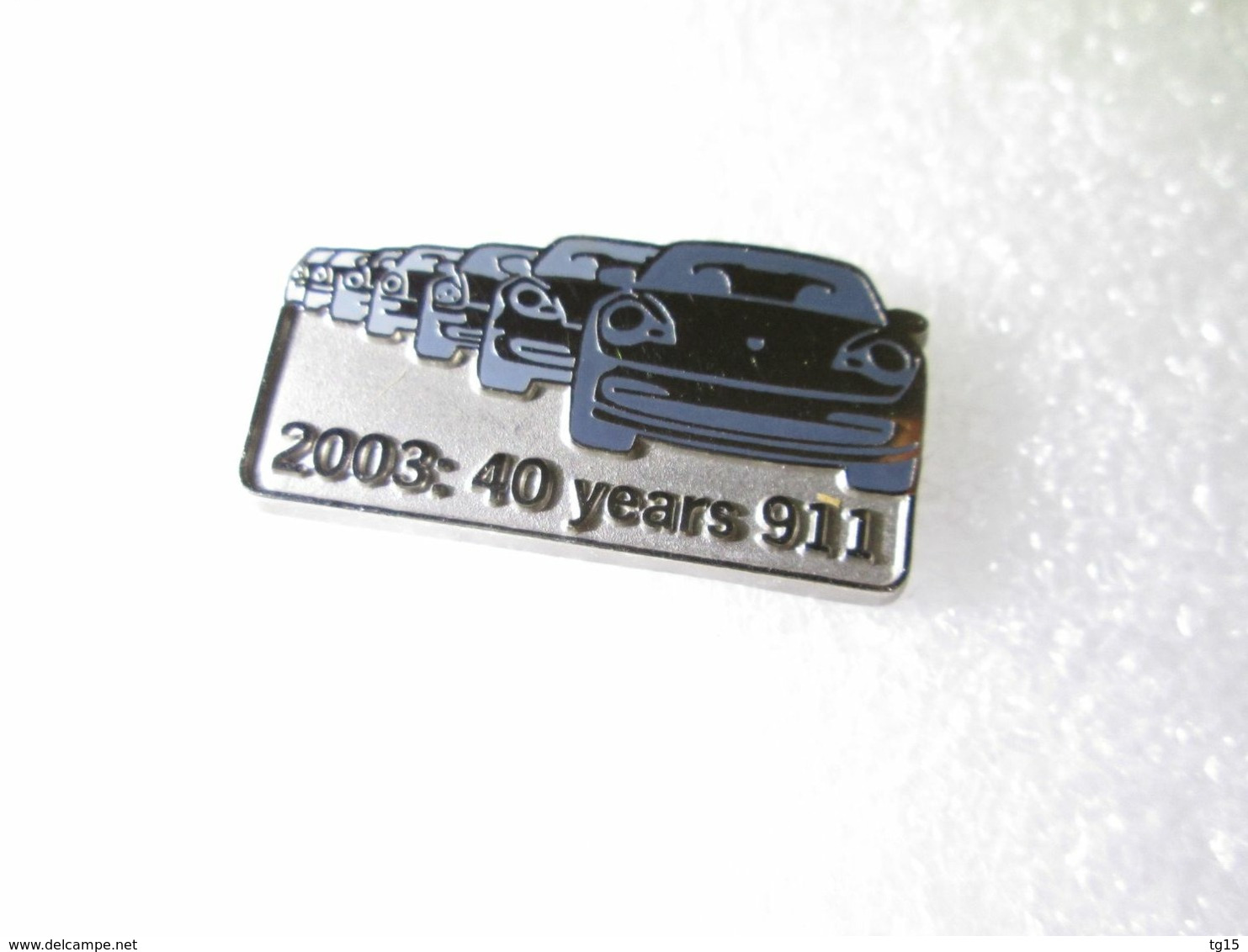 PIN'S   PORSCHE  911    2003  40 YEARS 911    PORSCHE CLUB MEMBER  59/2000 - Porsche
