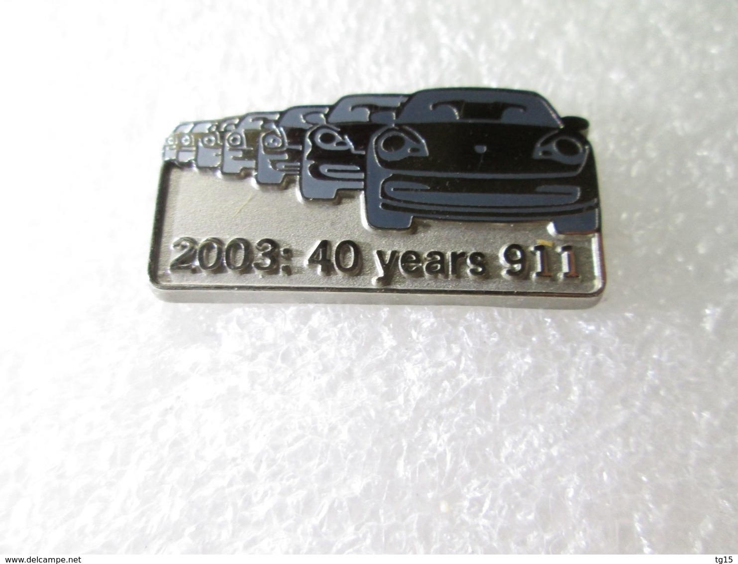 PIN'S   PORSCHE  911    2003  40 YEARS 911    PORSCHE CLUB MEMBER  59/2000 - Porsche