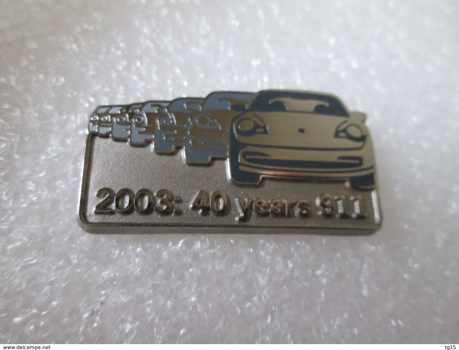 PIN'S   PORSCHE  911    2003  40 YEARS 911    PORSCHE CLUB MEMBER  59/2000 - Porsche