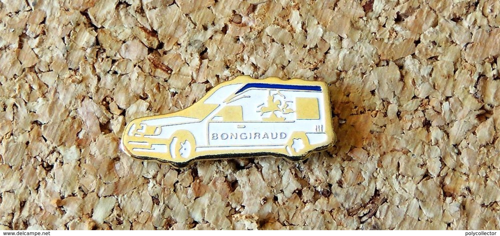 Pin's MERCEDES Ambulance BONGIRAUD ( 63 Puy De Dôme ) Blanche Peint Cloisonné Fabricant PUY DE DÔME - Mercedes