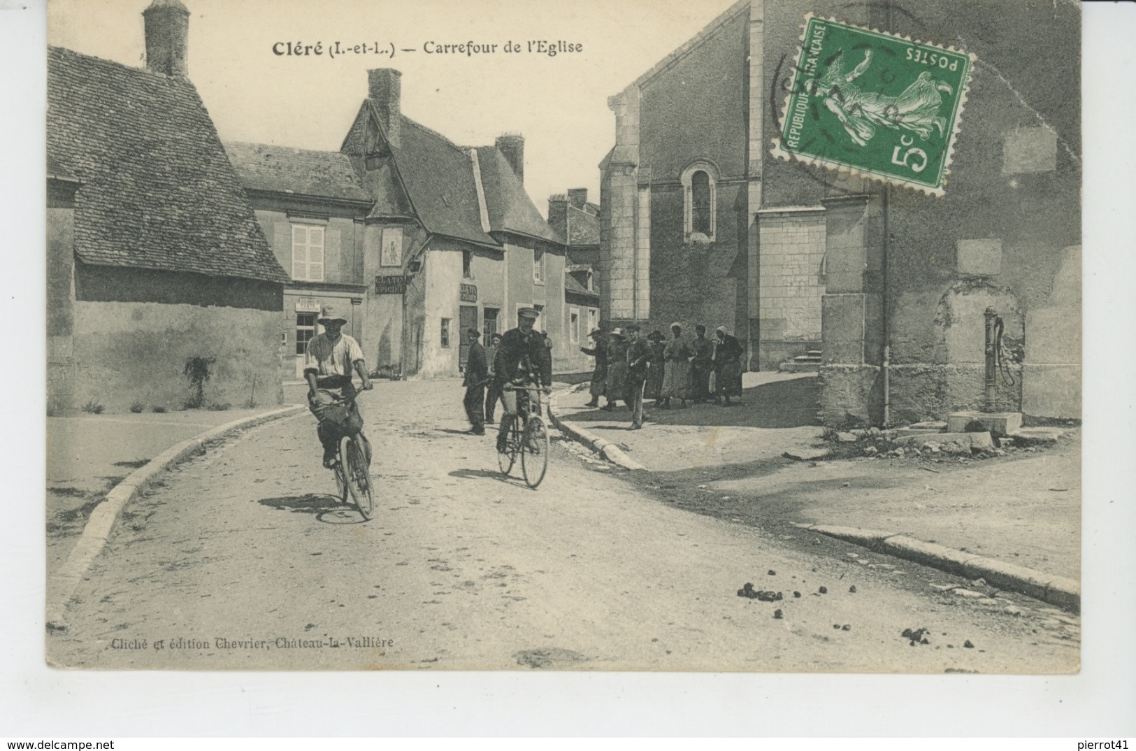 CLÉRÉ - Carrefour De L'Eglise (hommes à Bicyclette ) - Cléré-les-Pins