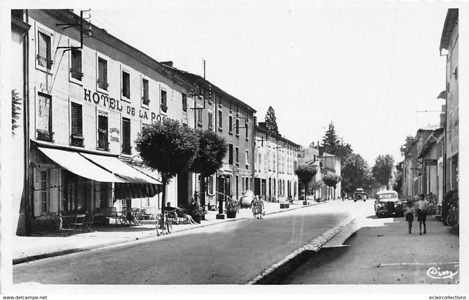 Saint Symphorien De Lay        42      Rue Nationale Hôtel De La Poste     (voir Scan) - Sonstige & Ohne Zuordnung