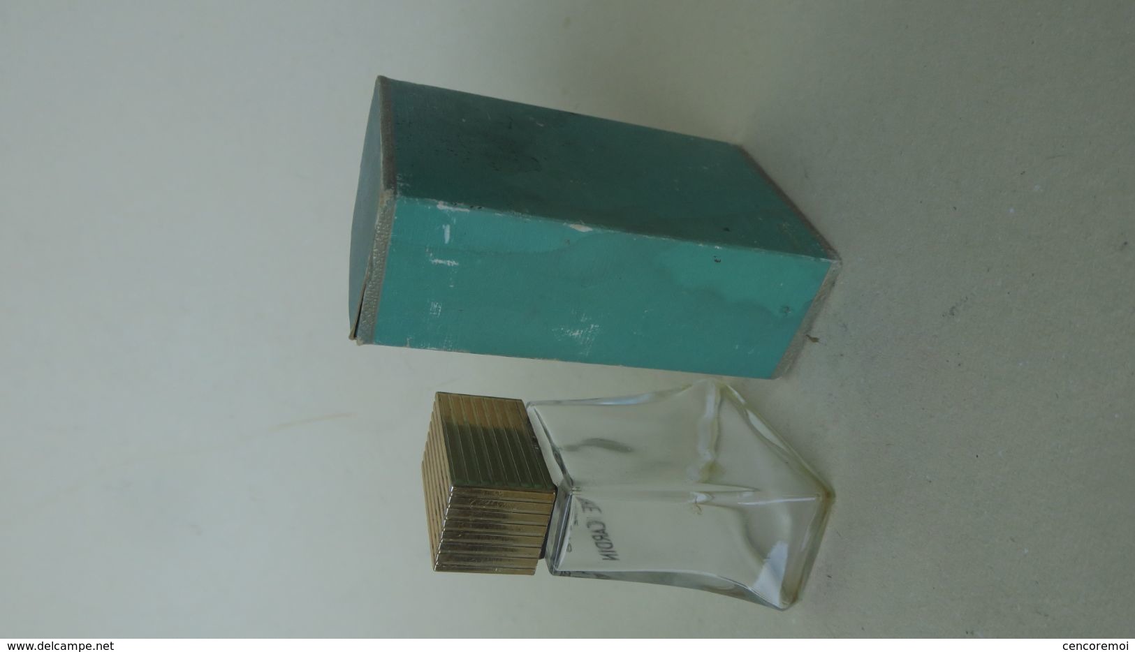 ancien flacon à parfum de collection, eau de toilette Suite 16 de Pierre Cardin
