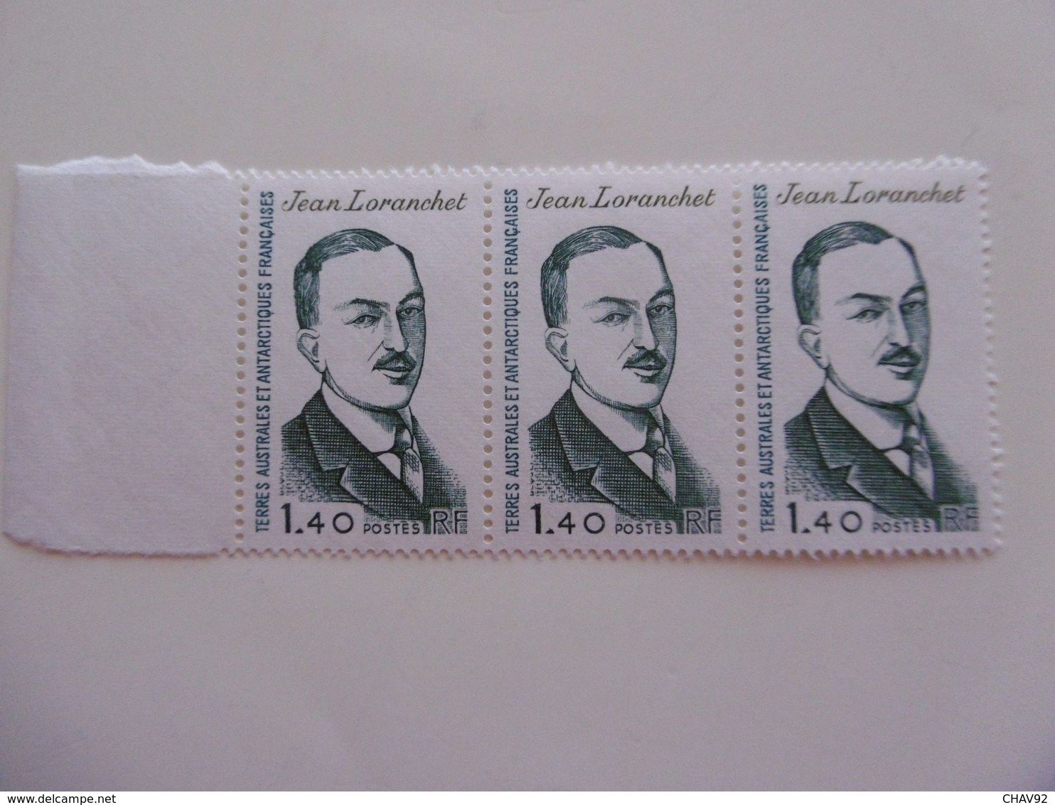 T A A F  1981    P94a  * *  JEAN LORANCHET  BANDE DE 3 TIMBRES   SIGNATURE PARTIELLEMENT ABSENTE - Imperforates, Proofs & Errors