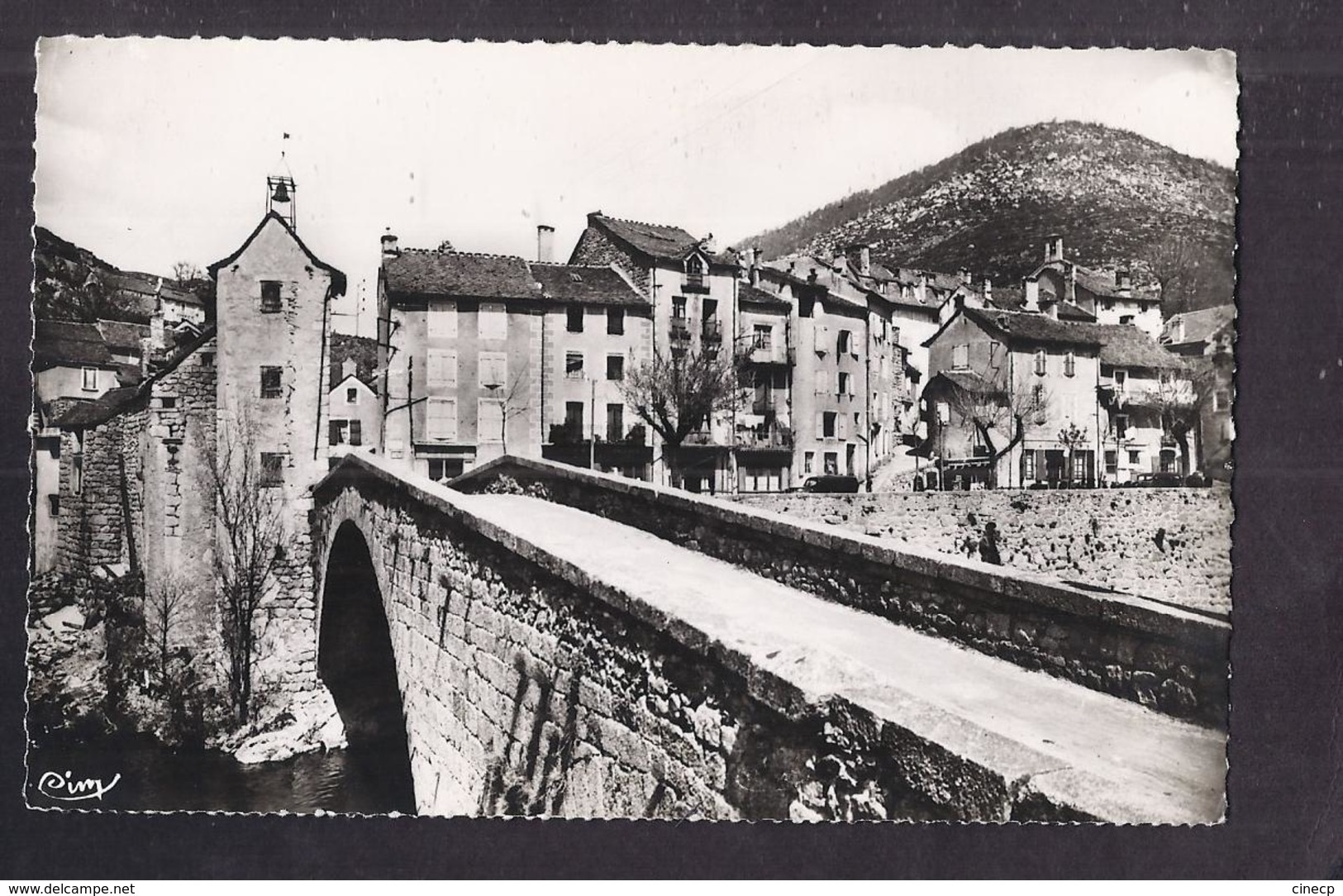 CPSM 48 - PONT-de-MONTVERT - Le Grand Pont , La Tour De L'Horloge Et Les Quais - TB PLAN EDIFICE Vers Village - Le Pont De Montvert