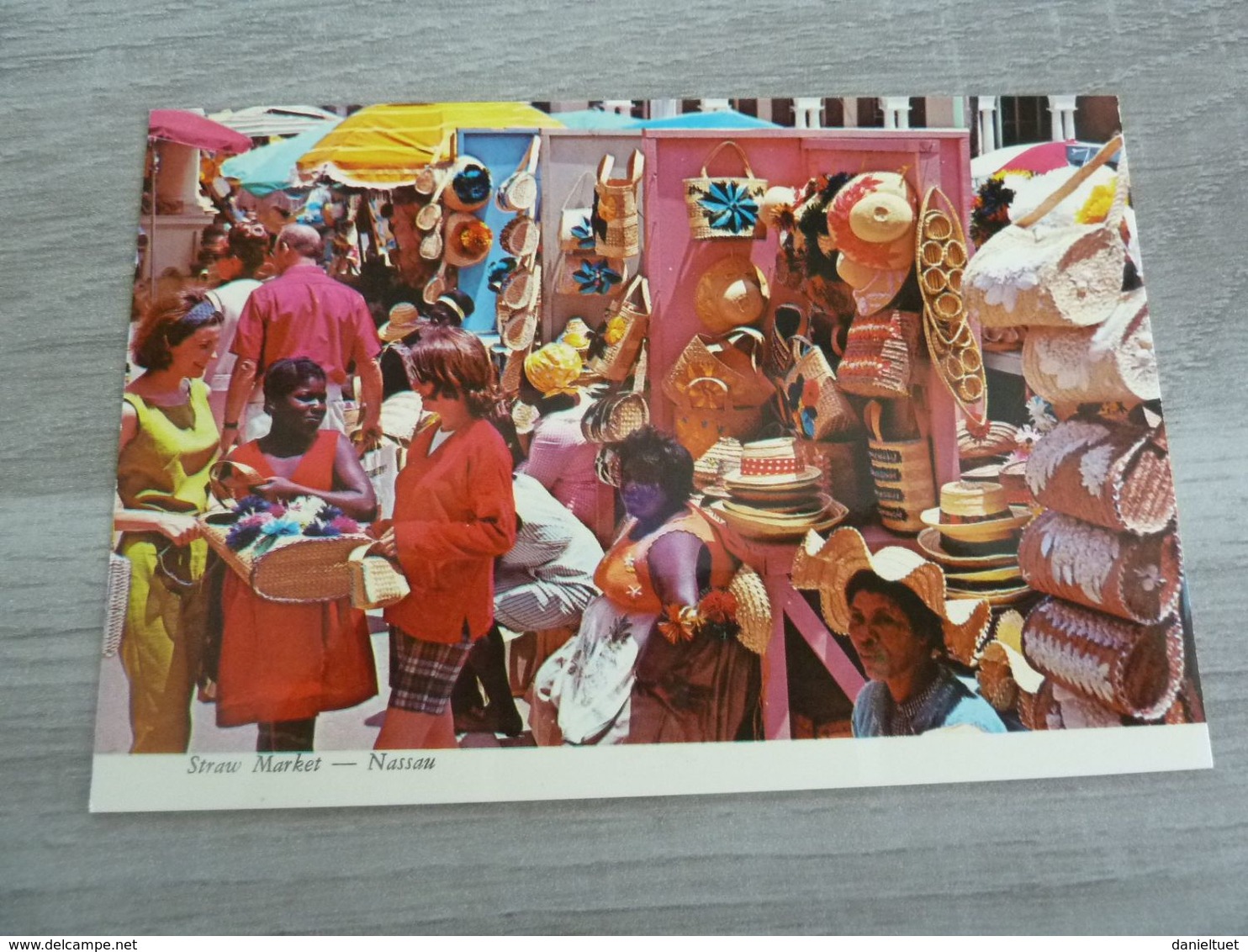 Nassau - World's Most Famous Straw Market - X110887 - Editions Calypso - Année 1980 - - Bahamas