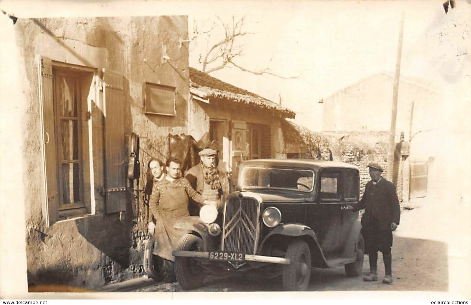 Thouars         79      Carte Photo Amateur   Rosalie Citroën  Prise Rue Montesquieu    (voir Scan) - Thouars