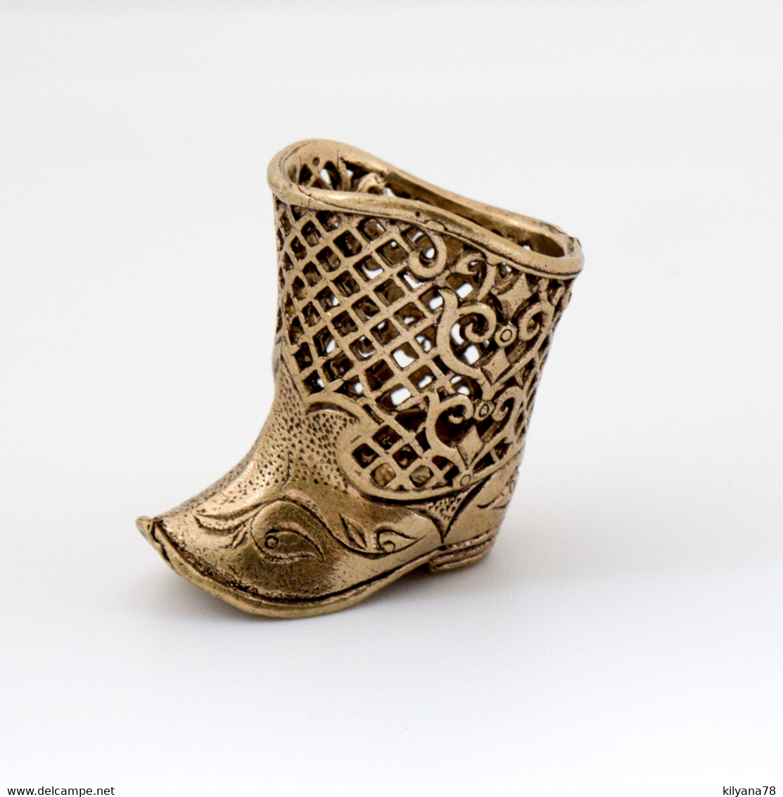 Thimble High BOOT Open Work Solid Brass Metal Russian Style Sewing Collectible - Ditali Da Cucito