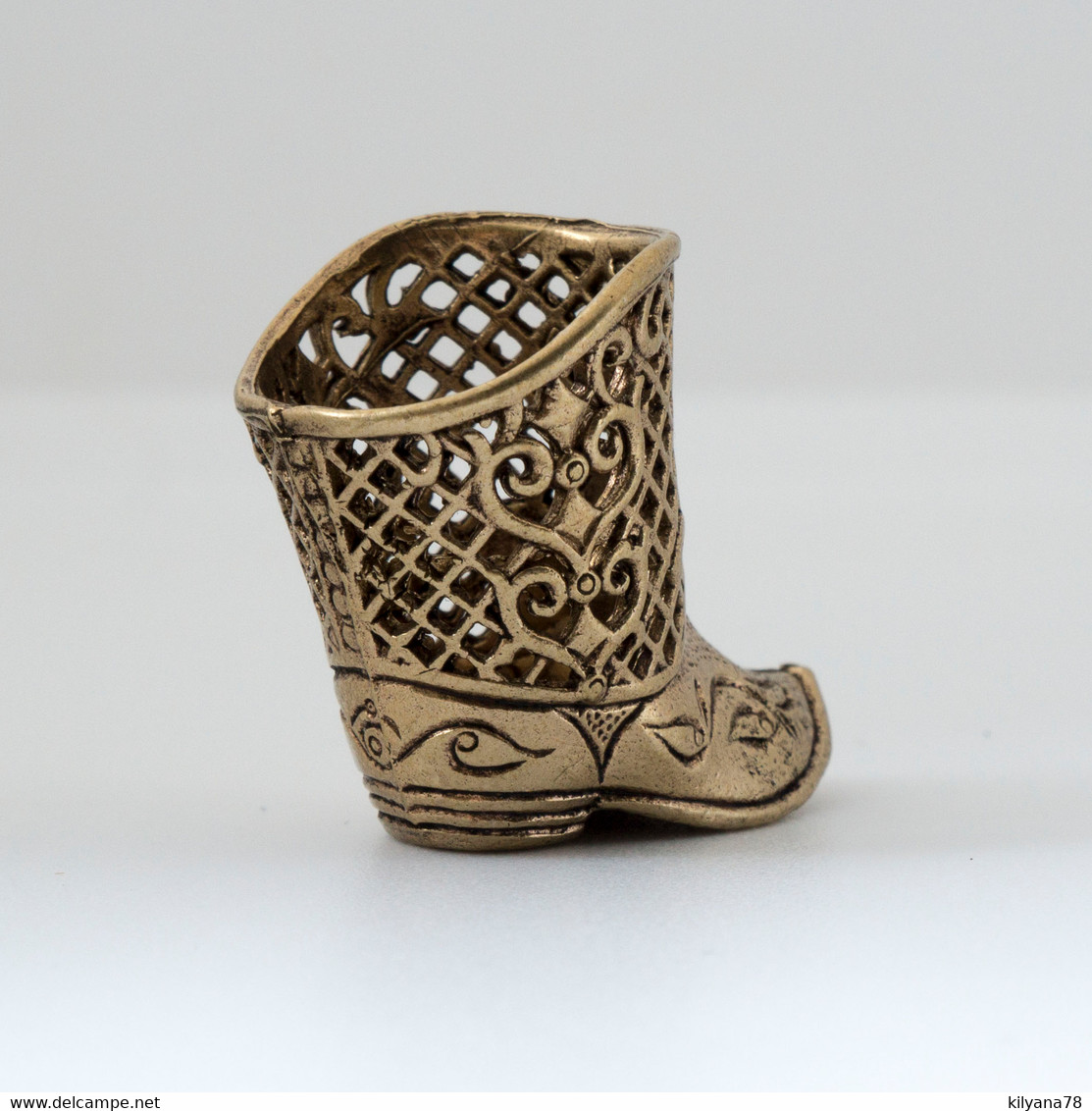 Thimble High BOOT Open Work Solid Brass Metal Russian Style Sewing Collectible - Ditali Da Cucito