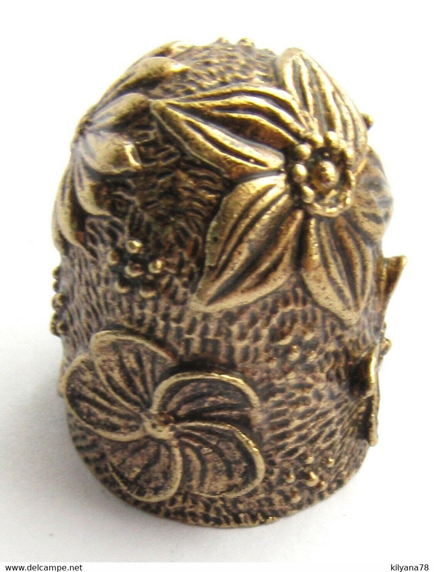 Thimble FLOWERS Decor Lotus Solid Brass Metal Russian Style Souvenir Collection - Ditali Da Cucito