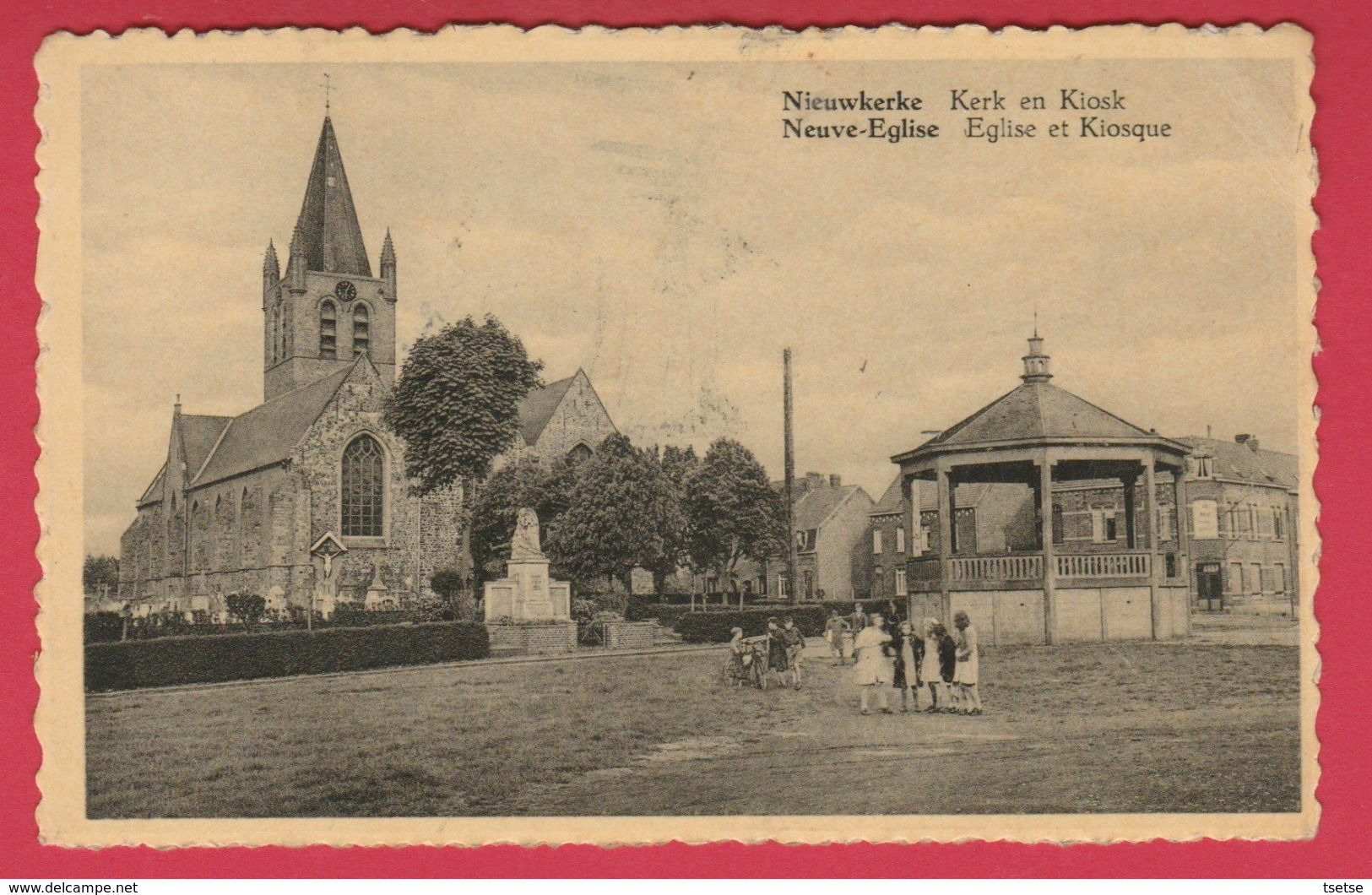 Nieuwkerke - Kerk En Kiosk ... Groep Mensen- 1955 ( Verso Zien ) - Heuvelland