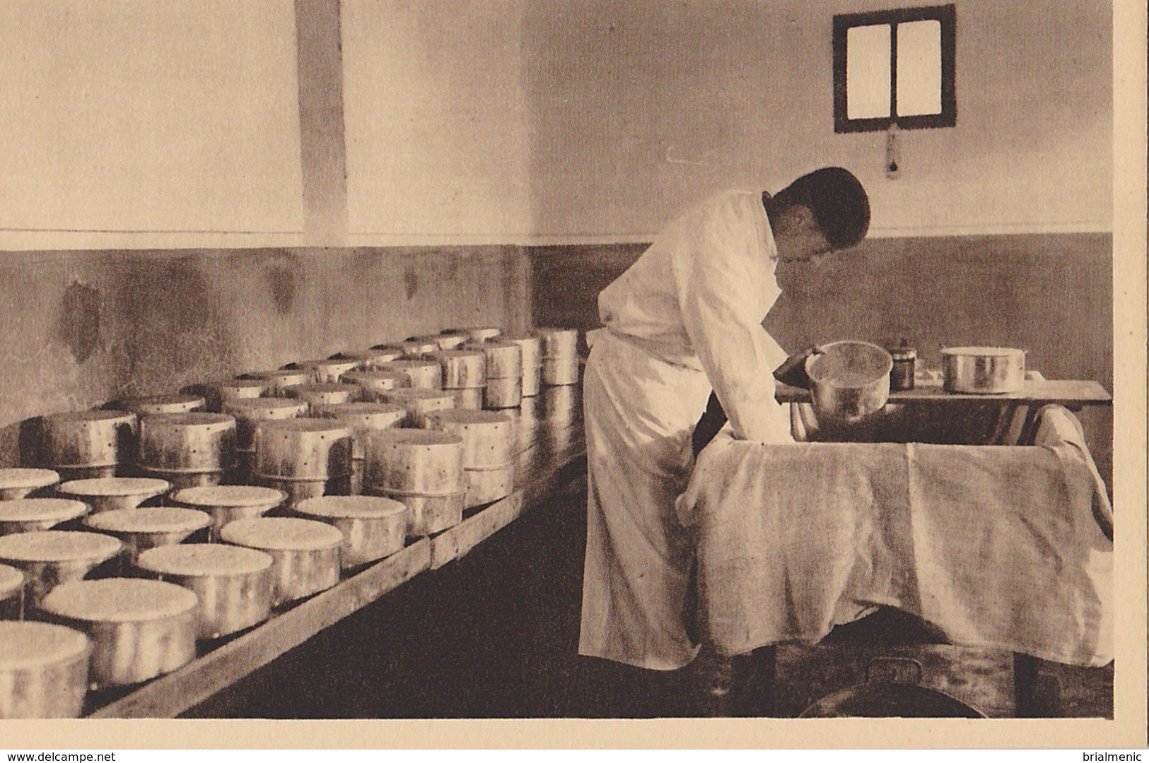 ROQUEFORT  Laiterie  La Fabrication Du Fromage - Roquefort