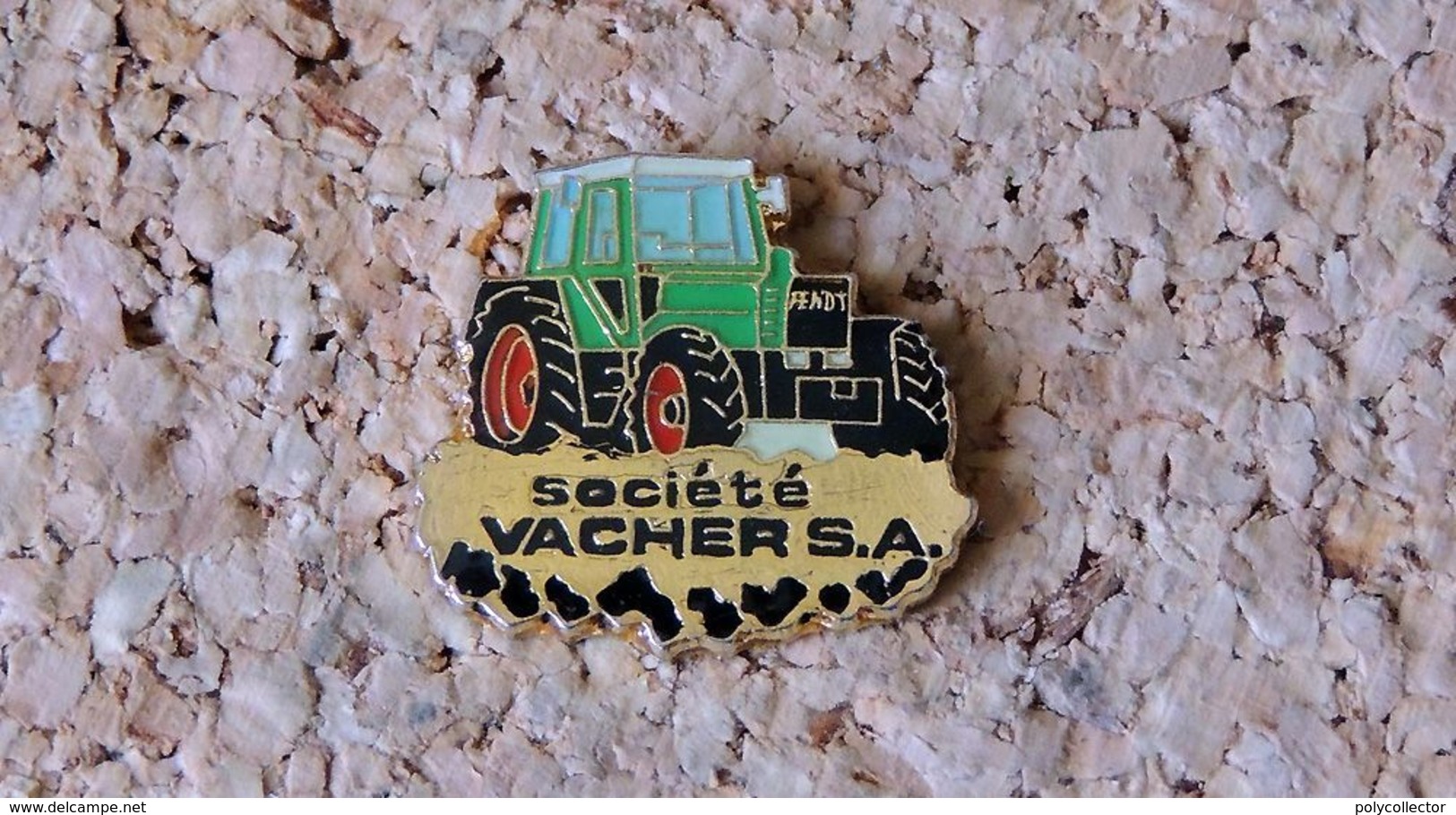 Pin's TRACTEUR Agricole FENDT Publicitaire Société VACHER SA - Verni époxy - Fabricant ARKOS - Otros & Sin Clasificación