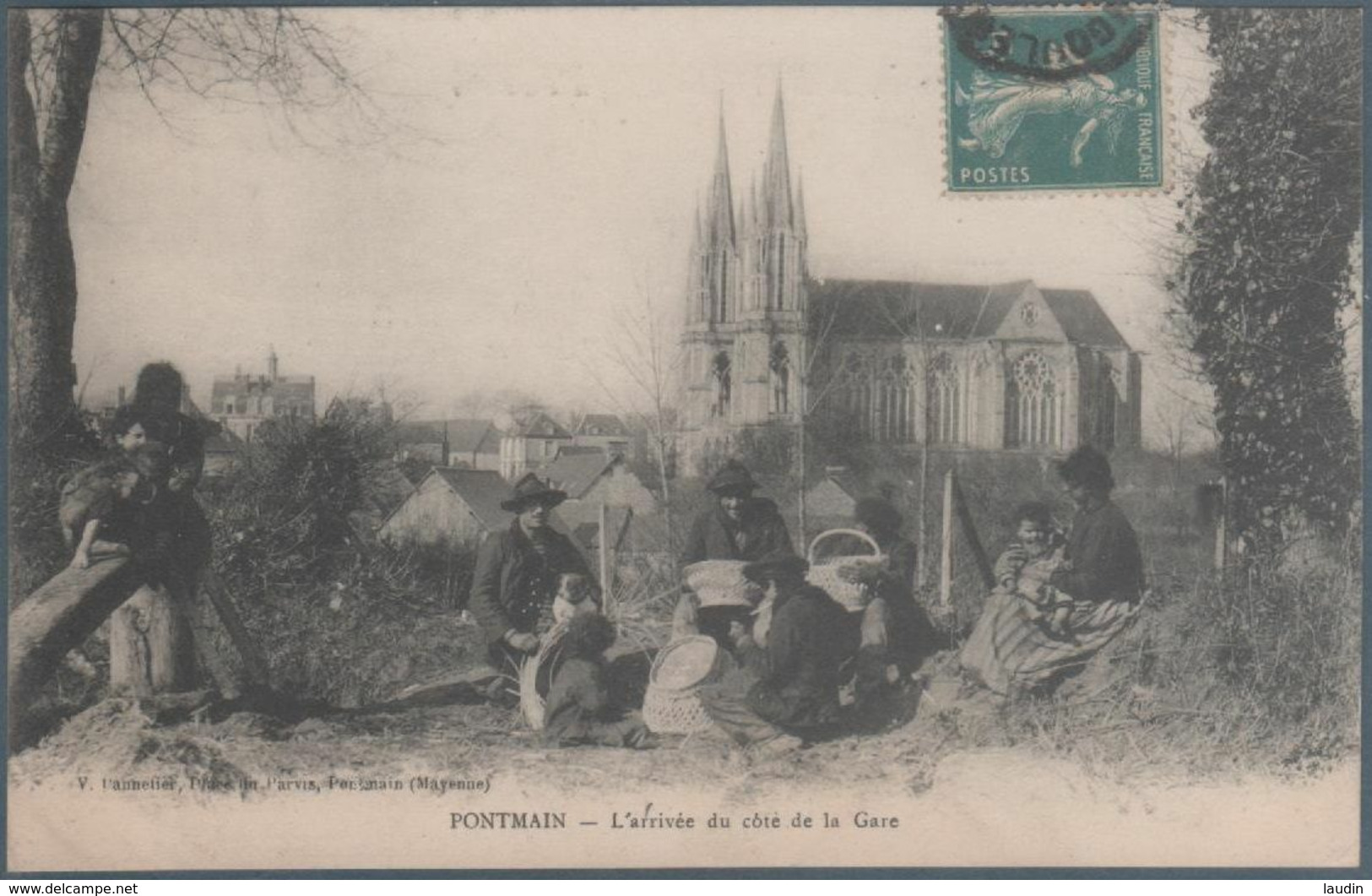 Pontmain , L'arrivée Du Coté De La Gare , Bohémiens Vanniers , Gitans , Romanichels , Animée - Pontmain