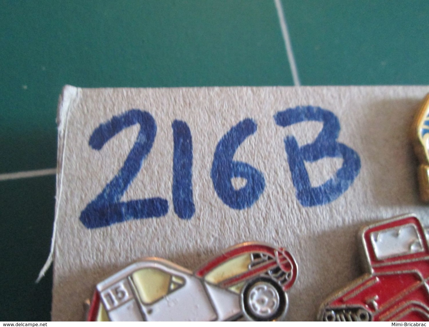 216b Pins Pin's / Rare & Belle Qualité THEME SPORTS / BASKET-BALL CLUB DRAPEAU FOUGERES - Basketball