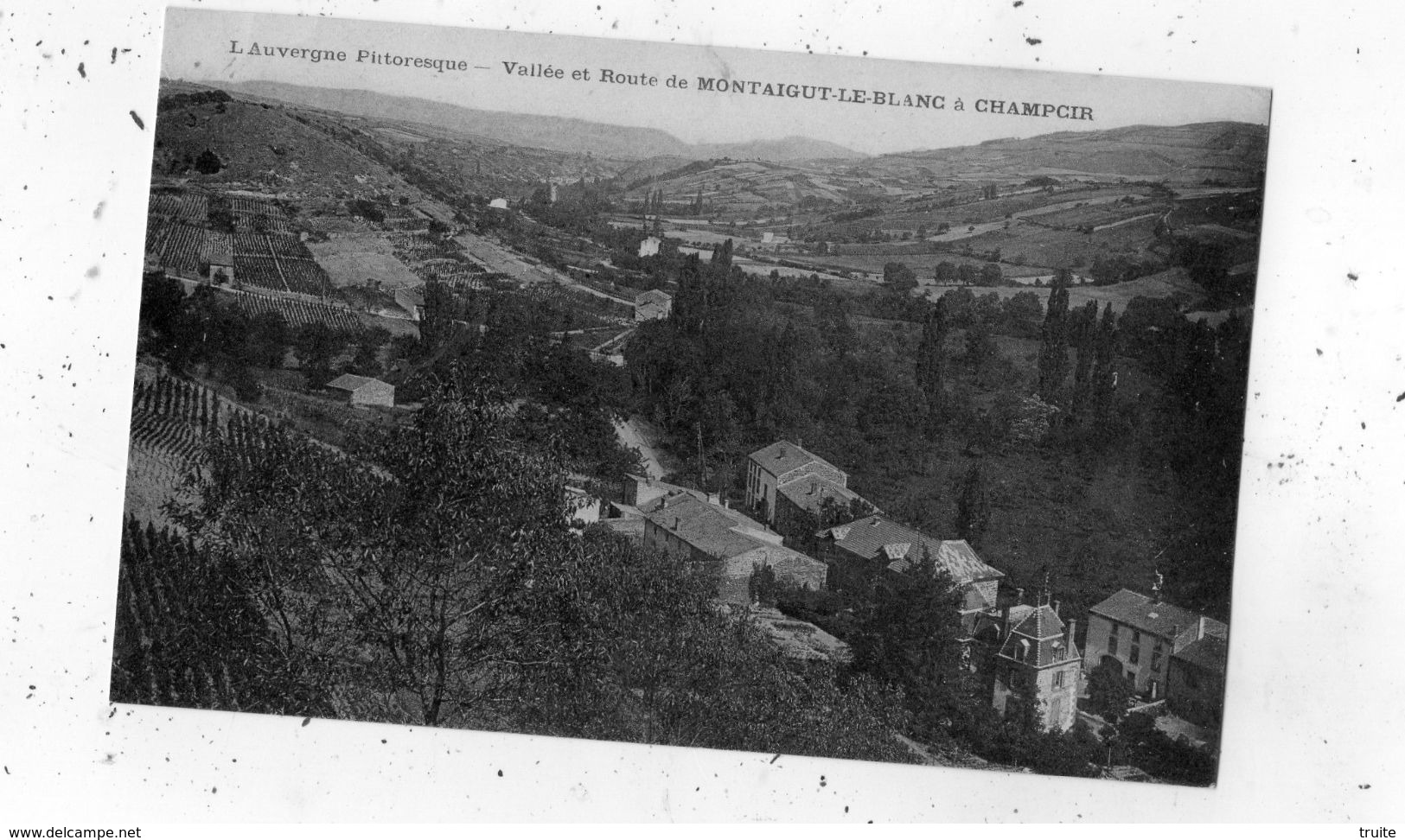 VALLEE ET ROUTE DE MONTAIGUT-LE-BLANC A CHAMPCIR - Autres & Non Classés