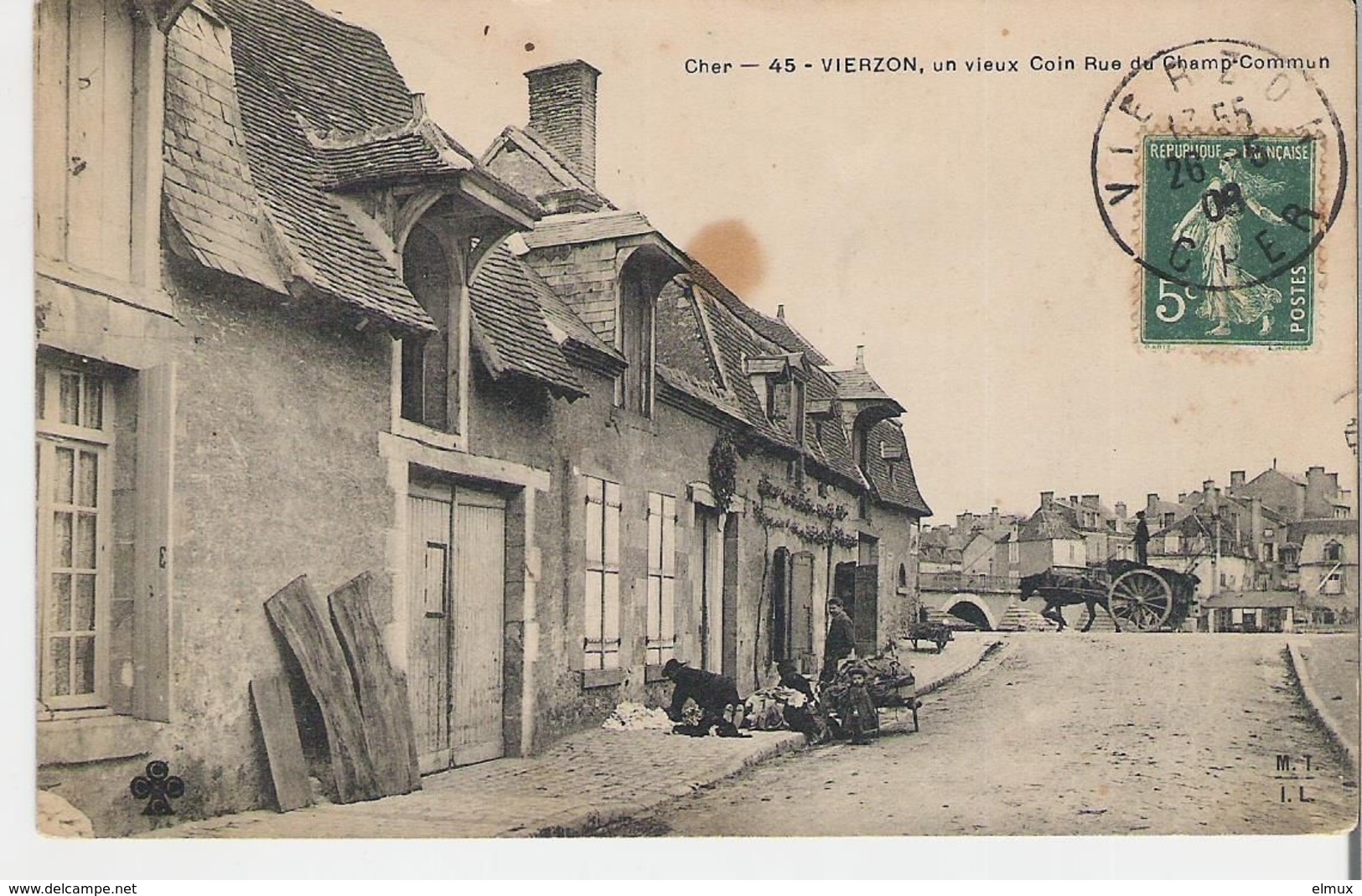 VIERZON. CPA Voyagée En 1908 Un Vieux Coin Rue Du Champ Commun (tache Voir Scan) - Vierzon