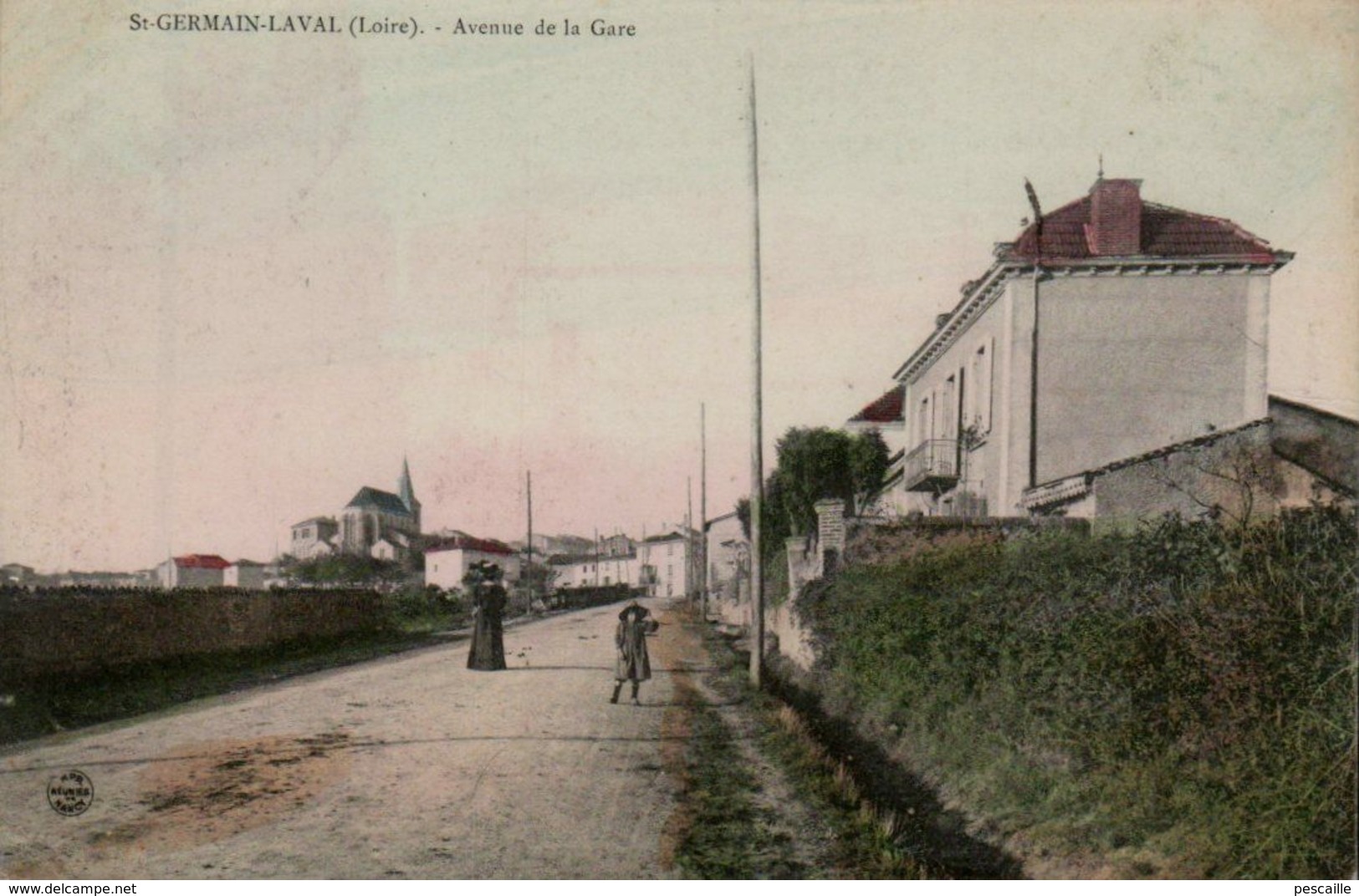 42 LOIRE - CP COLORISEE ANIMEE ST GERMAIN LAVAL - AVENUE DE LA GARE - Mme LAFAY-BASACIER EDITEUR - ECRITE 1916 - Saint Germain Laval