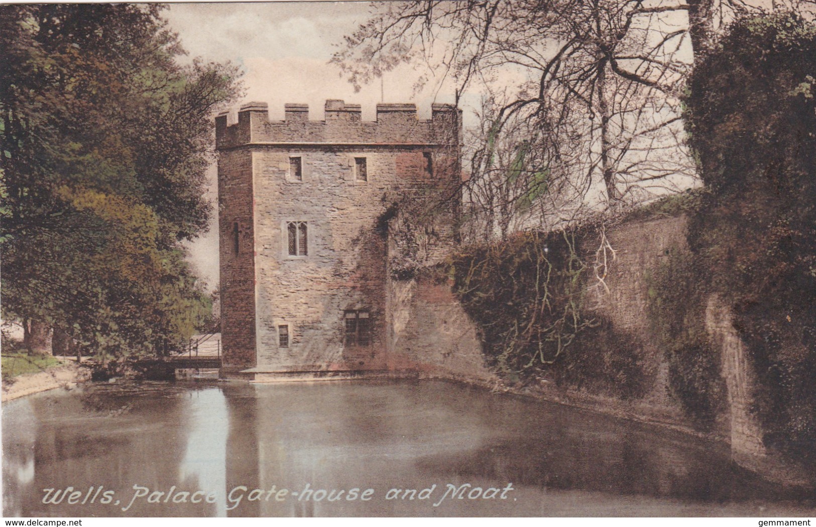 WELLS PALACE - GATEHOUSE AND MOAT - Wells