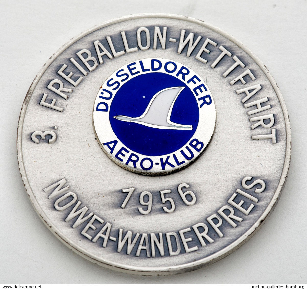 Medaillen Alle Welt: 1956, Emaillierte Medaille Mit Text "3. Freiballon-Wettfahrt 1956 NOWEA-Wanderp - Ohne Zuordnung