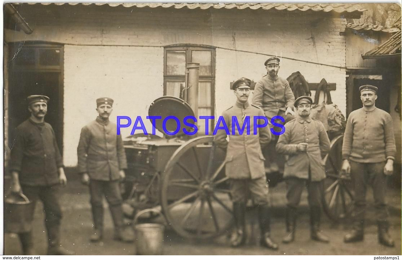 139578 REAL PHOTO COSTUMES MILITARY SOLDIER WITH KITCHEN TROLLEY POSTAL POSTCARD - Fotografía