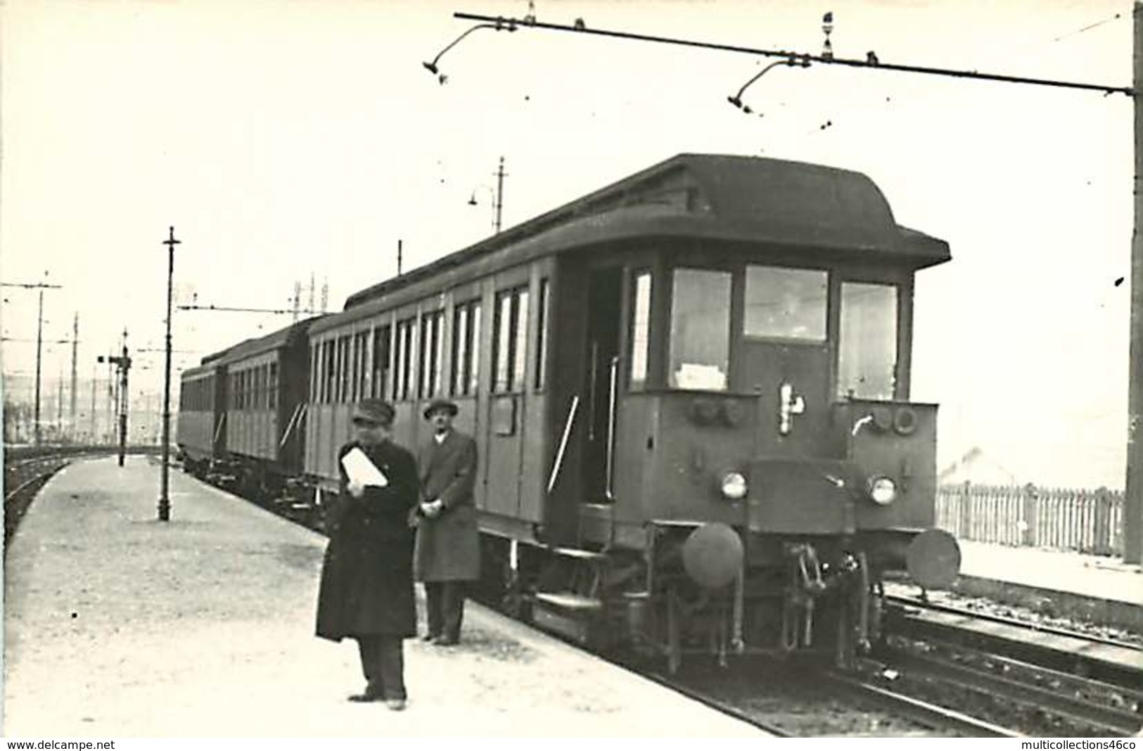 060820 - Photo BREHERET Cliche BEGUE - Chemin De Fer Train Gare - Locomotive Wagon Chef De Gare Cheminot Passager ITALIE - Treni